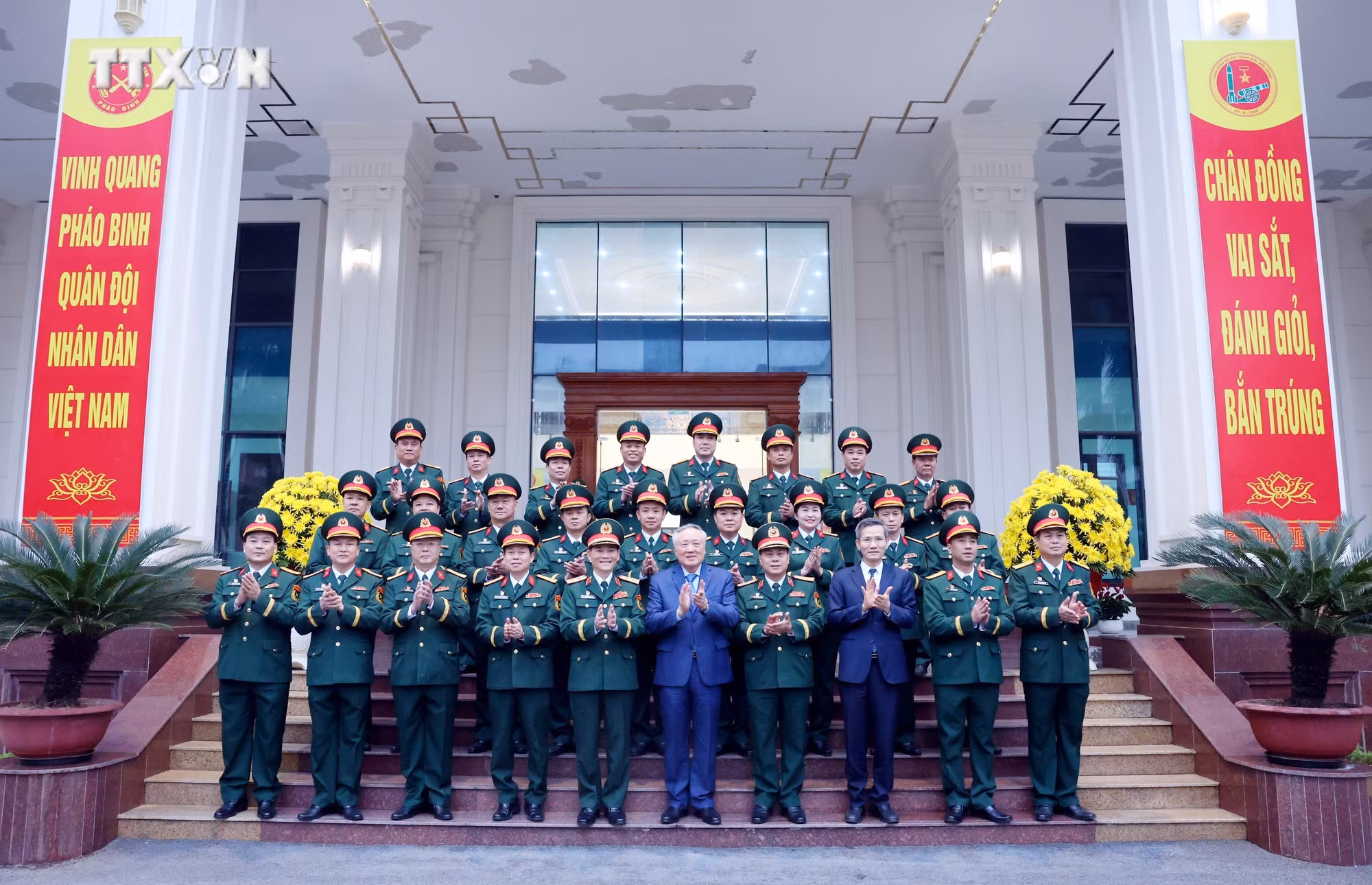 vna_potal_pho_thu_tuong_thuong_truc_nguyen_hoa_binh_tham_binh_chung_phao_binh_7768061.jpg