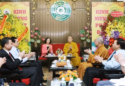 Trưởng ban Dân vận Trung ương chúc mừng Giáo hội Phật giáo Việt Nam nhân đại lễ Phật đản
