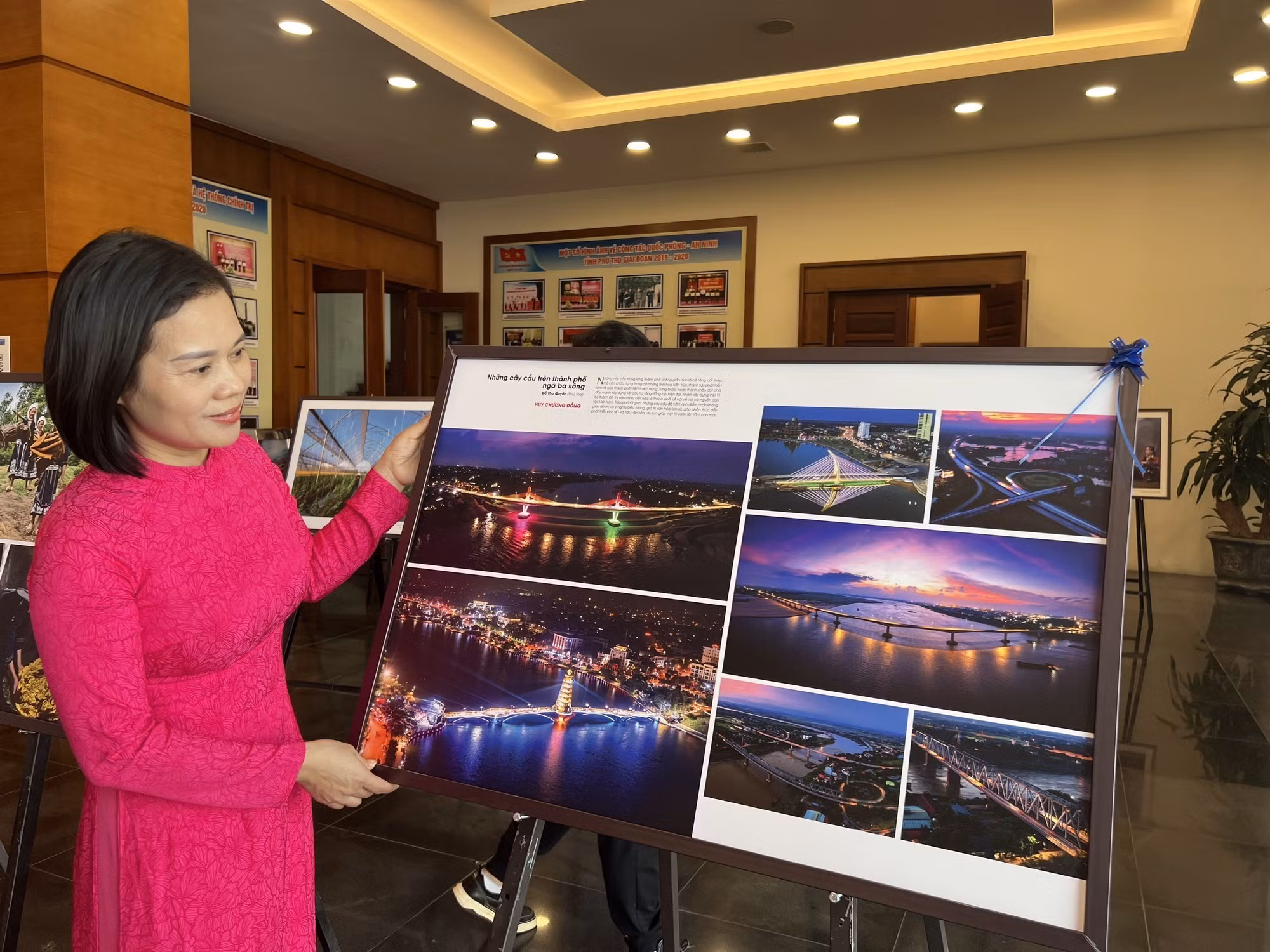 Liên hoan thu hút đông đảo người dân và các nghệ sỹ nhiếp ảnh tham gia. Ảnh: Tạ Toàn – TTXVN