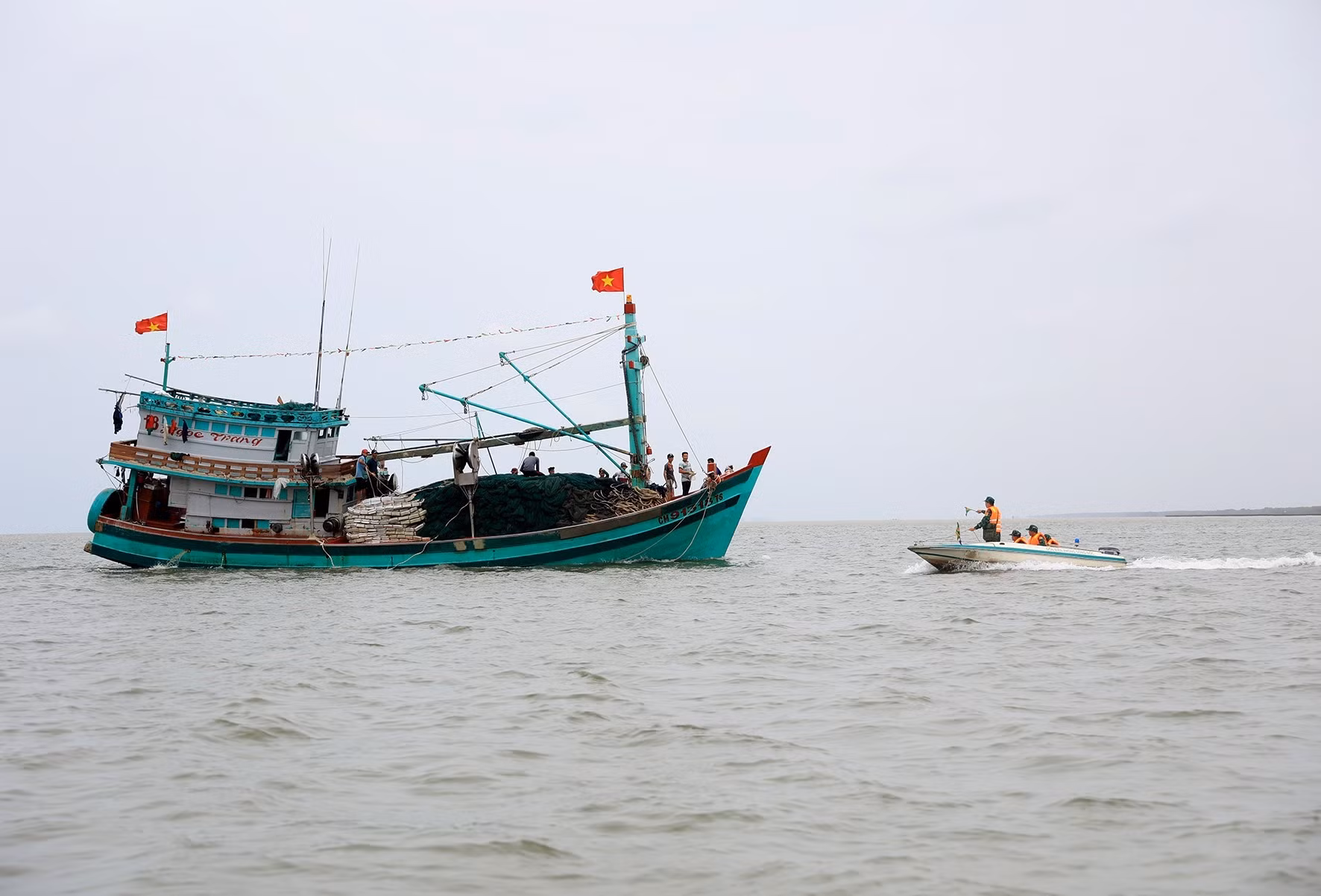 Bộ đội Biên phòng tỉnh Cà Mau đã phát hiện 17 vụ/44 trường hợp vi phạm IUU trong năm 2022 và những tháng đầu năm 2023. Ảnh: Hồng Đạt - TTXVN