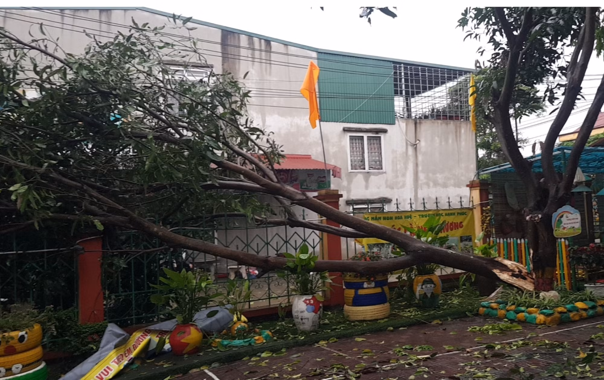 Yên Bái thiệt hại khoảng 11 tỷ đồng do mưa to kèm theo gió lốc