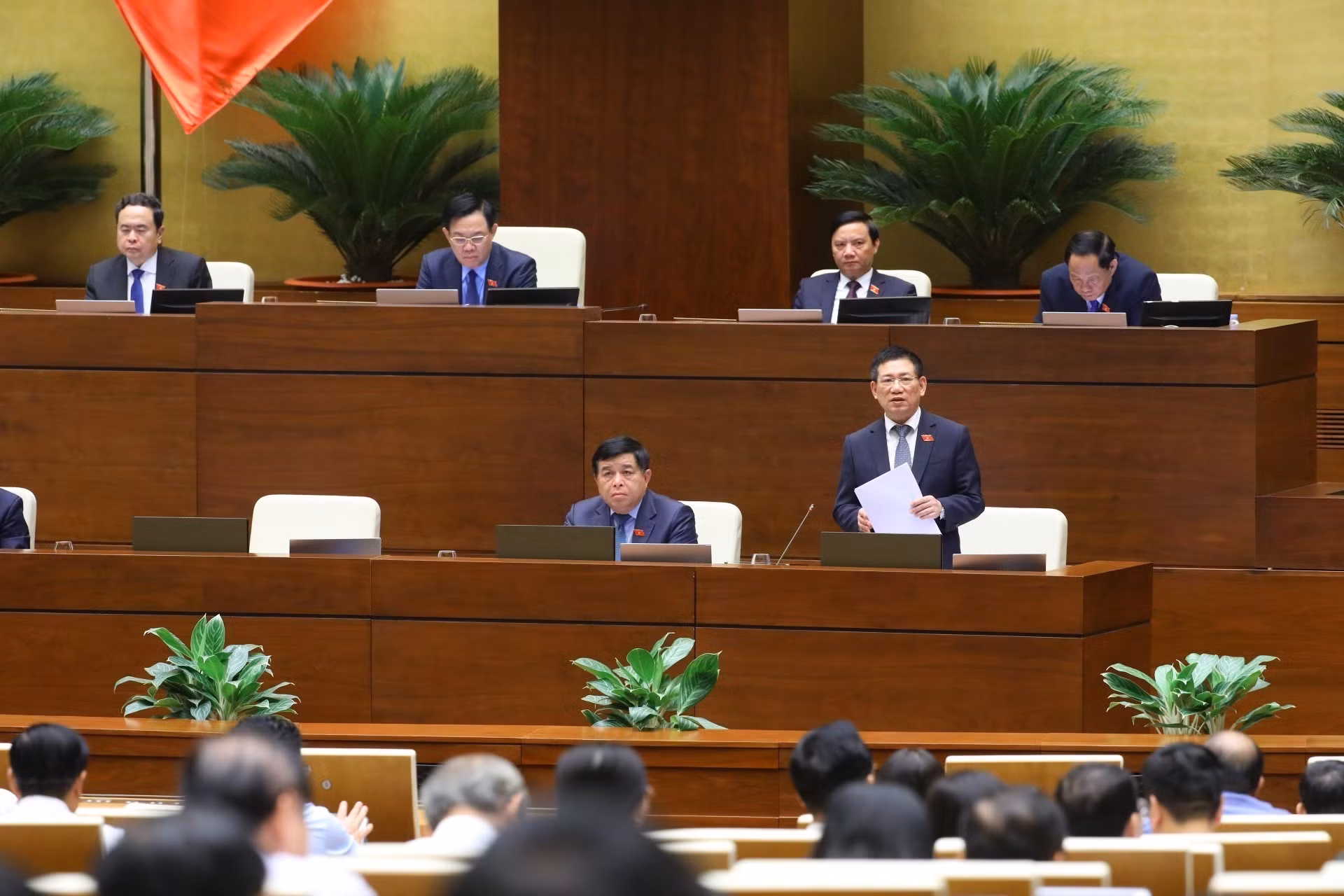 Bộ trưởng Bộ Tài Chính Hồ Đức Phớc giải trình, làm rõ một số vấn đề đại biểu Quốc hội nêu. Ảnh: Văn Điệp - TTXVN