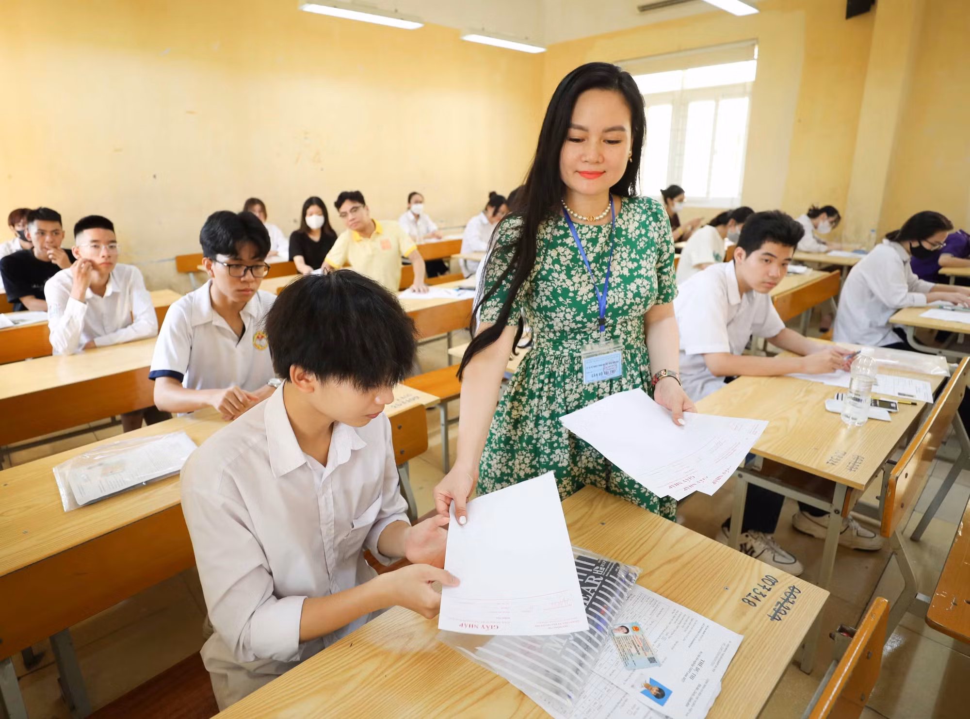 Thay vì thi 6 môn như hiện nay, từ năm 2025, Kỳ thi tốt nghiệp THPT chỉ còn 4 môn, trong đó có 2 môn bắt buộc và 2 môn tự chọn. Ảnh: Thanh Tùng - TTXVN