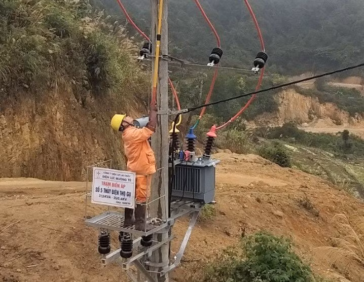 Niềm vui có điện trước thềm năm mới của người vùng biên Lai Châu