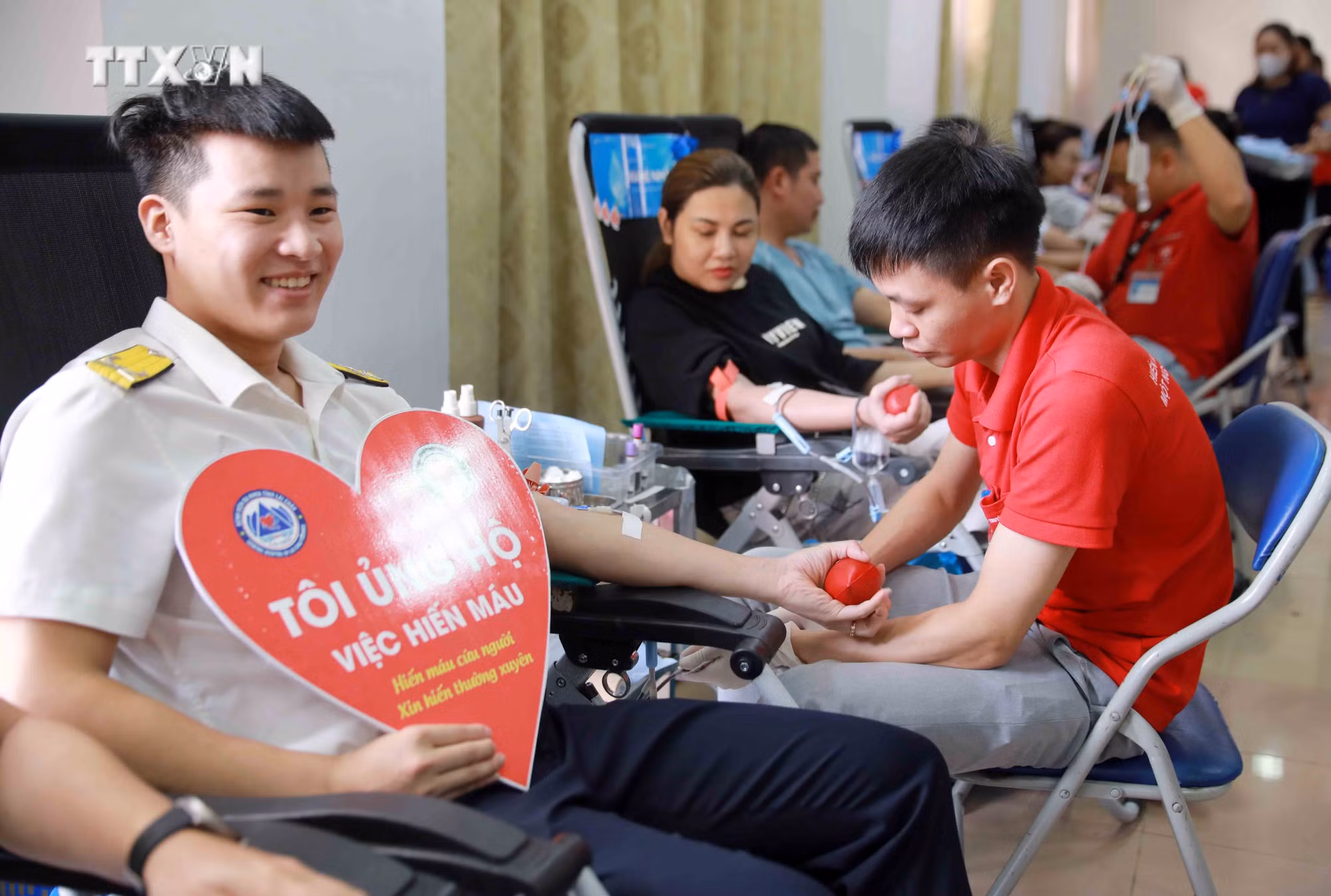 vna_potal_ngay_hoi_hien_mau_“giot_hong_song_da”_lan_thu_vii_va_ton_vinh_nguoi_hien_mau_tieu_bieu_tinh_lai_chau_nam_2024__7424682.jpg