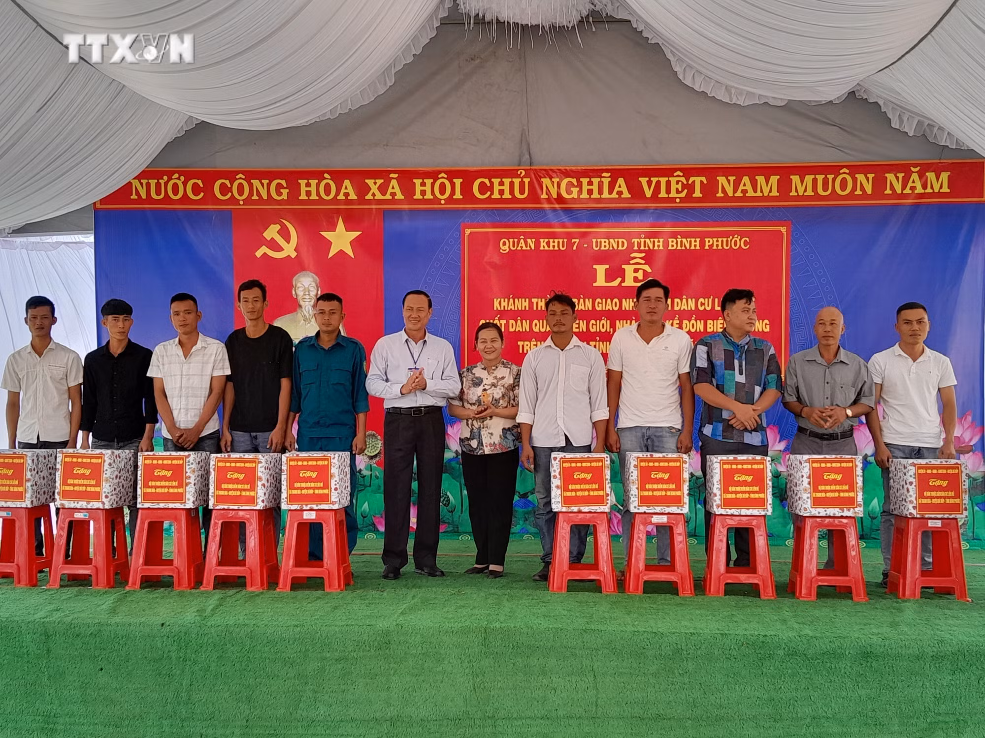 vna_potal_binh_phuoc_ban_giao_diem_dan_cu_lien_ke_chot_dan_quan_bien_gioi_7304788.jpg