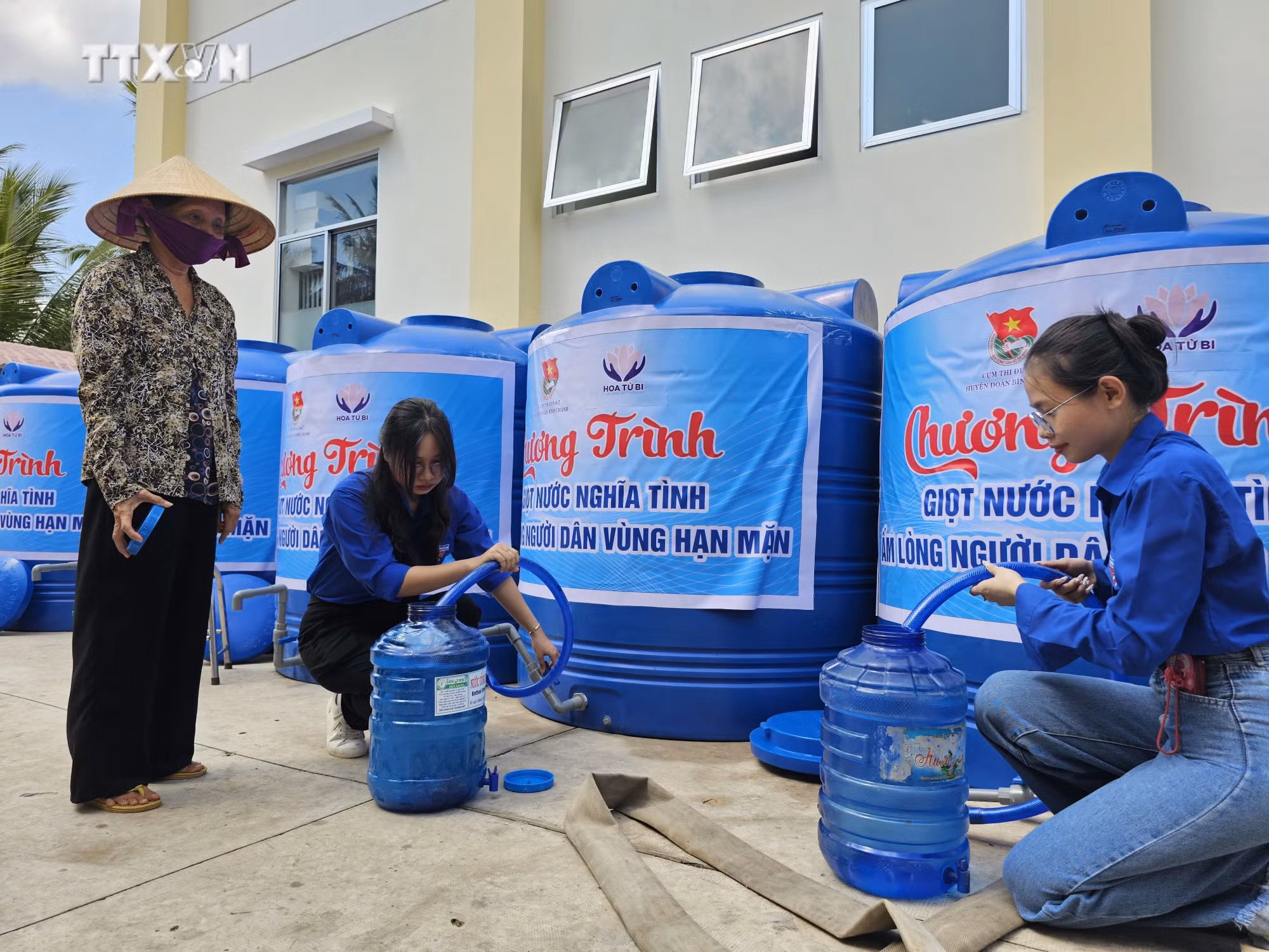 vna_potal_tuoi_tre_ben_tre_dua_nuoc_ngot_ve_vung_han_man_7341183.jpg
