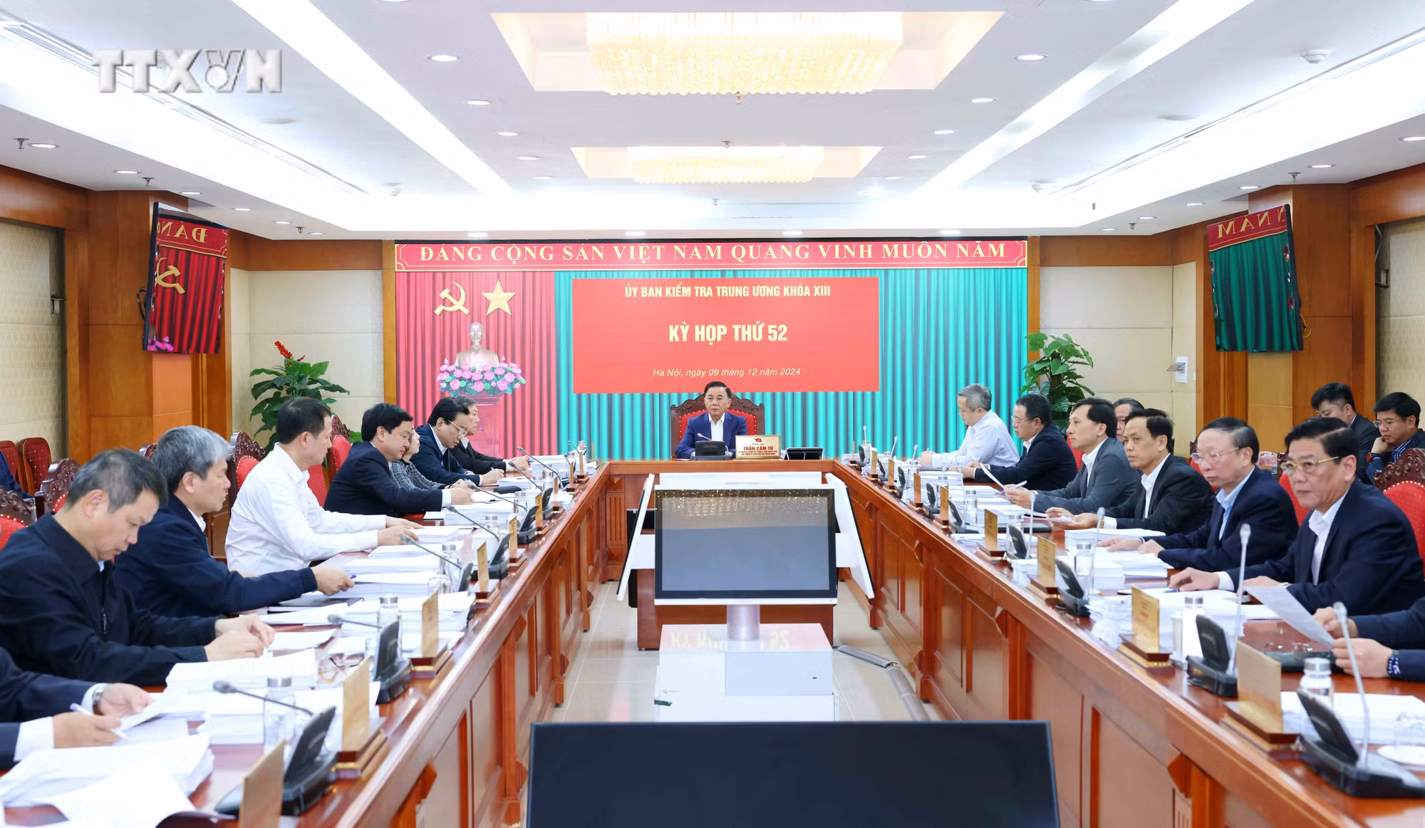 vna_potal_ky_hop_thu_52_uy_ban_kiem_tra_trung_uong_7751188.jpg