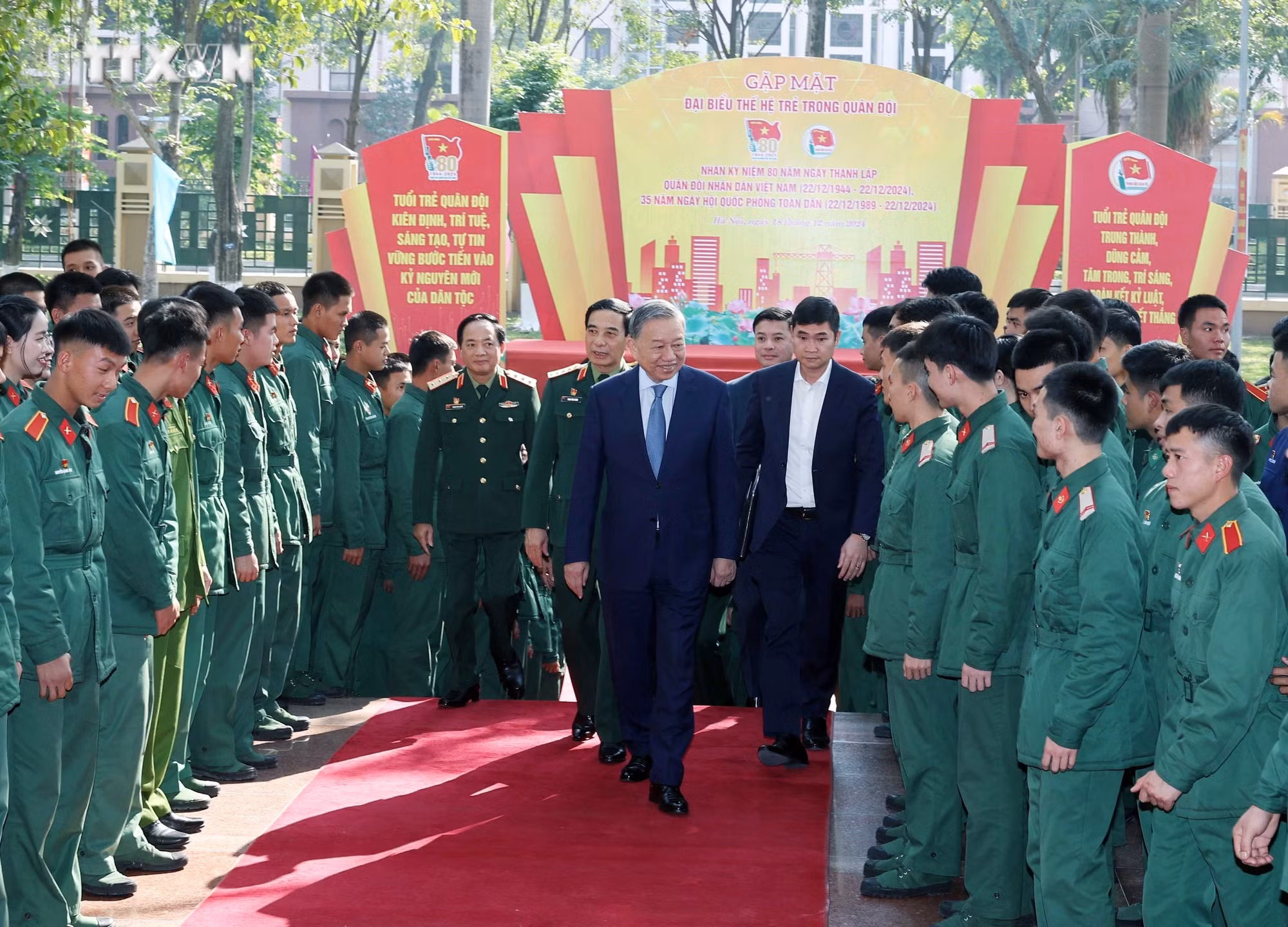 vna_potal_tong_bi_thu_to_lam_gap_mat_dong_vien_dai_bieu_the_he_tre_trong_quan_doi_7763655.jpg