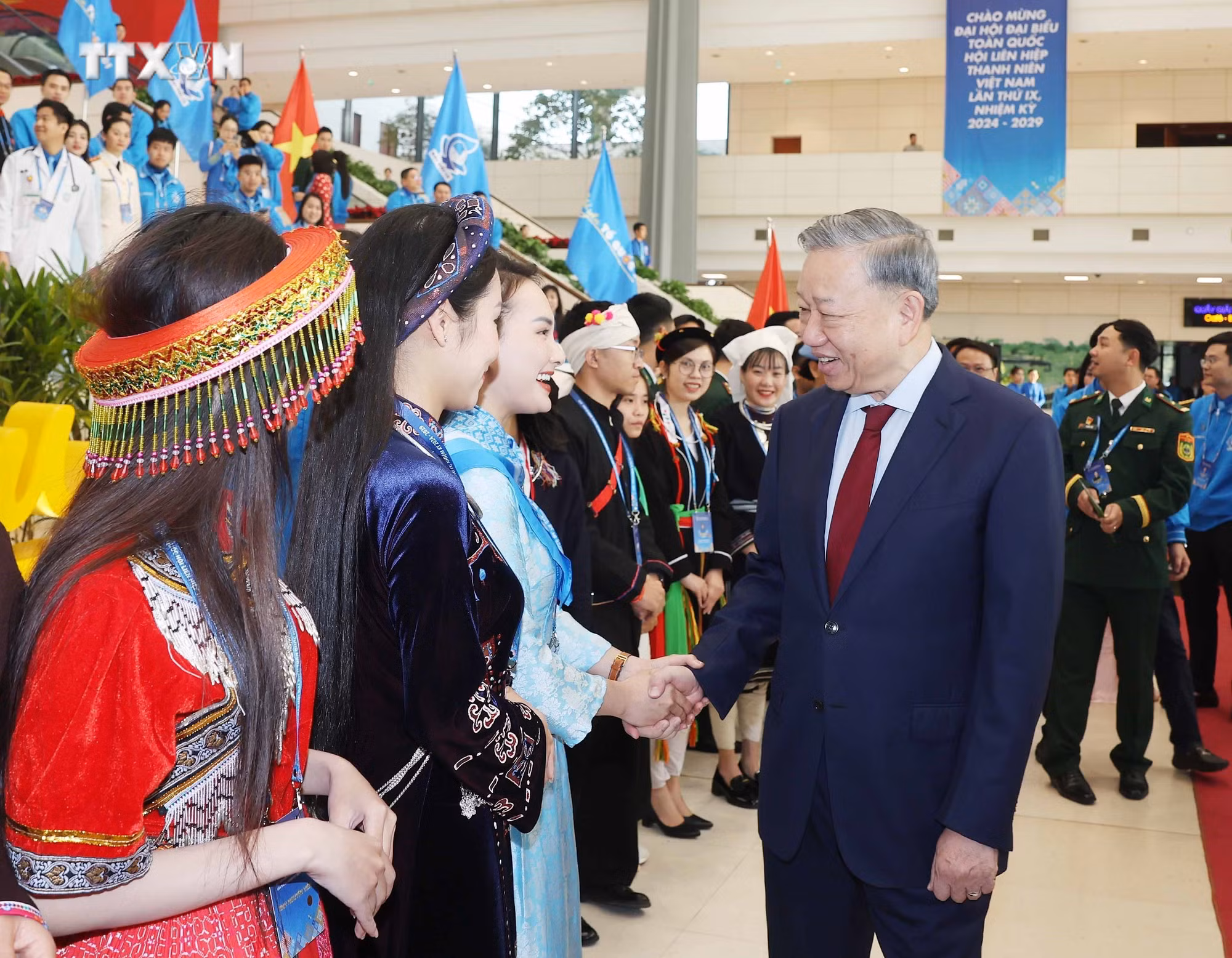 vna_potal_tong_bi_thu_du_phien_trong_the_dai_hoi_ix_hoi_lien_hiep_thanh_nien_viet_nam___7762464.jpg