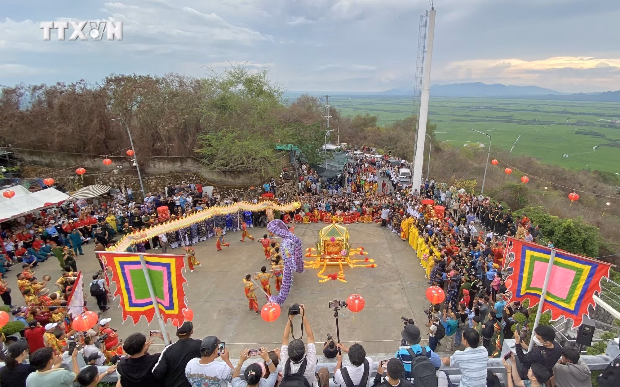 vna_potal_dac_sac_le_phuc_hien_ruoc_tuong_ba_chua_xu_nui_sam_o_an_giang_7402181.jpg