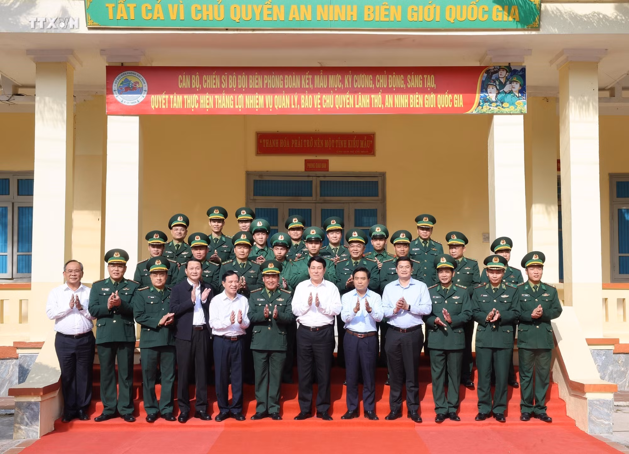 vna_potal_chu_tich_nuoc_luong_cuong_tham_don_bien_phong_bat_mot_thanh_hoa_7738335.jpg