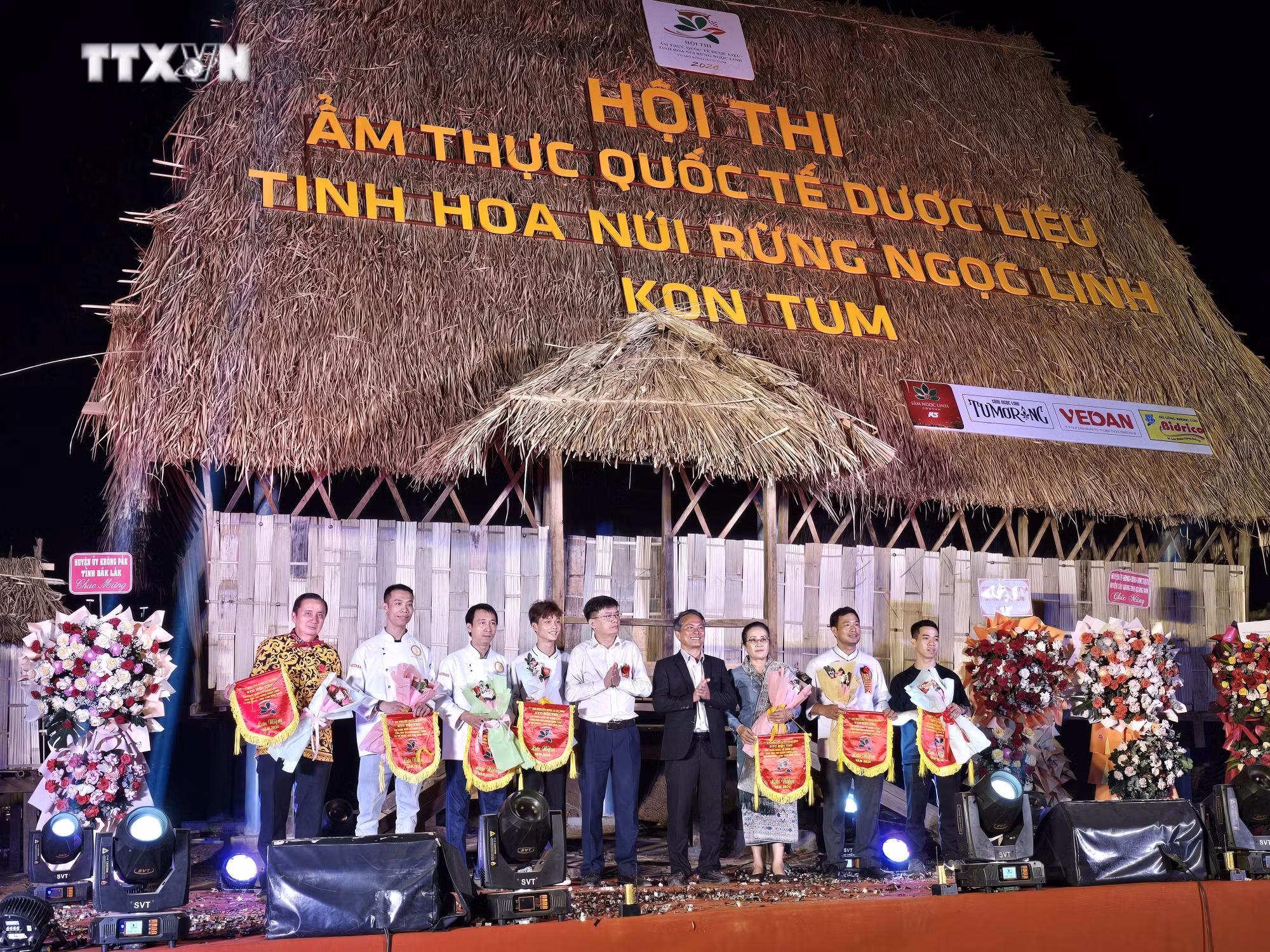 vna_potal_kon_tum_xac_lap_ky_luc_viet_nam_120_mon_an_che_bien_tu_dang_sam_7342907.jpg