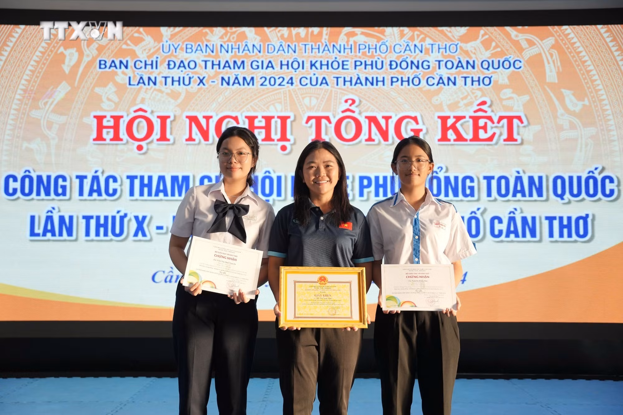 vna_potal_nha_giao_do_thi_ngoc_quy_tam_guong_het_long_vi_hoc_sinh_than_yeu_7709010.jpg
