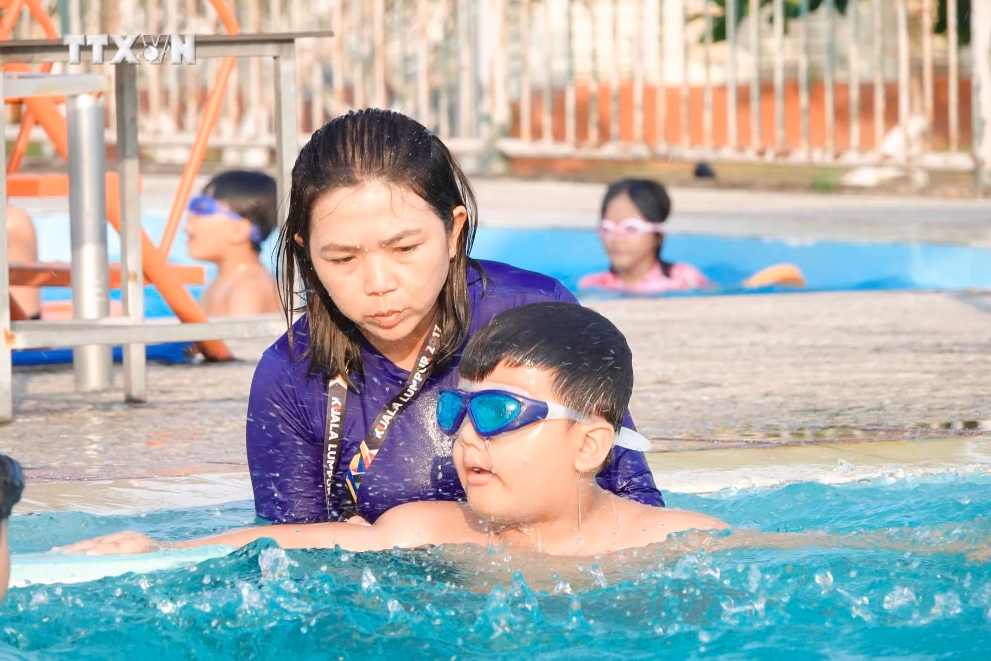 vna_potal_nha_giao_do_thi_ngoc_quy_tam_guong_het_long_vi_hoc_sinh_than_yeu_7709004.jpg