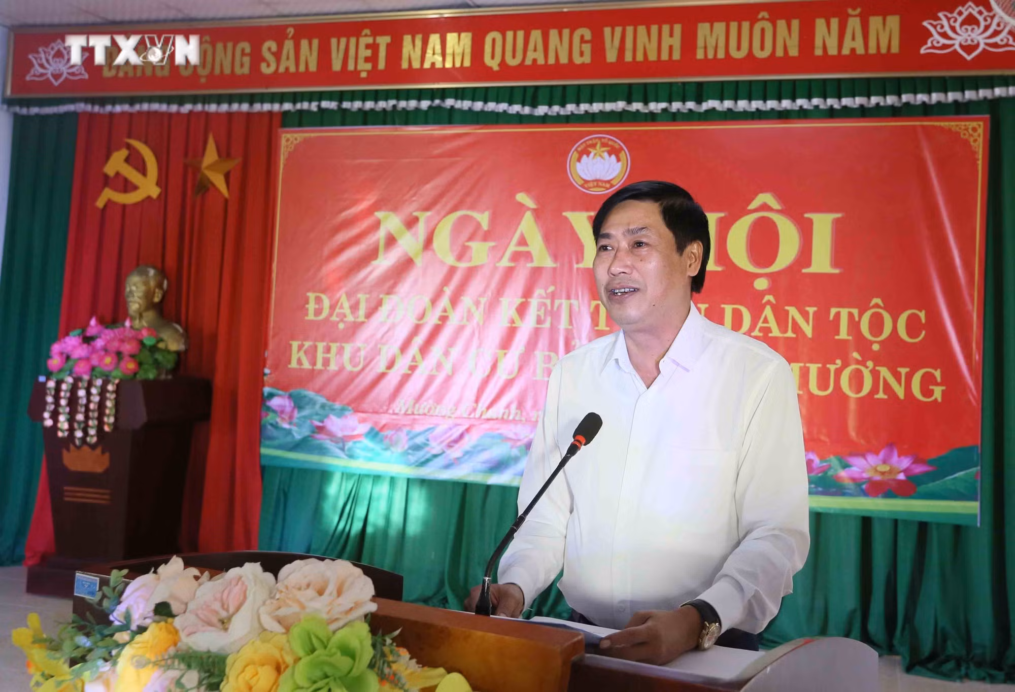 vna_potal_pho_truong_ban_noi_chinh_trung_uong_nguyen_huu_dong_du_ngay_hoi_dai_doan_ket_toan_dan_toc_tai_son_la_7708534.jpg