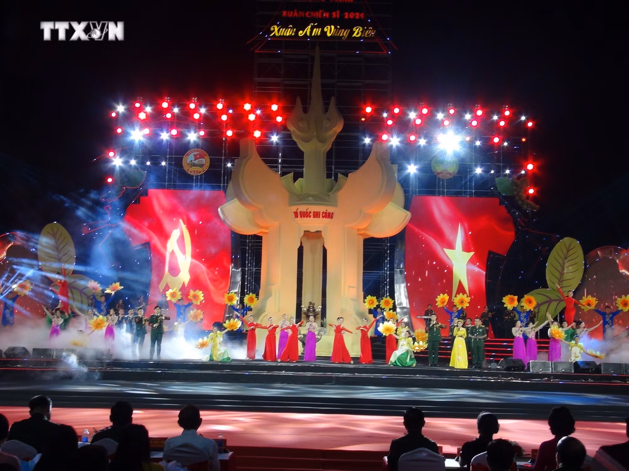 vna_potal_binh_phuoc_chuong_trinh_nghe_thuat_“xuan_am_vung_bien”_7205851.jpg