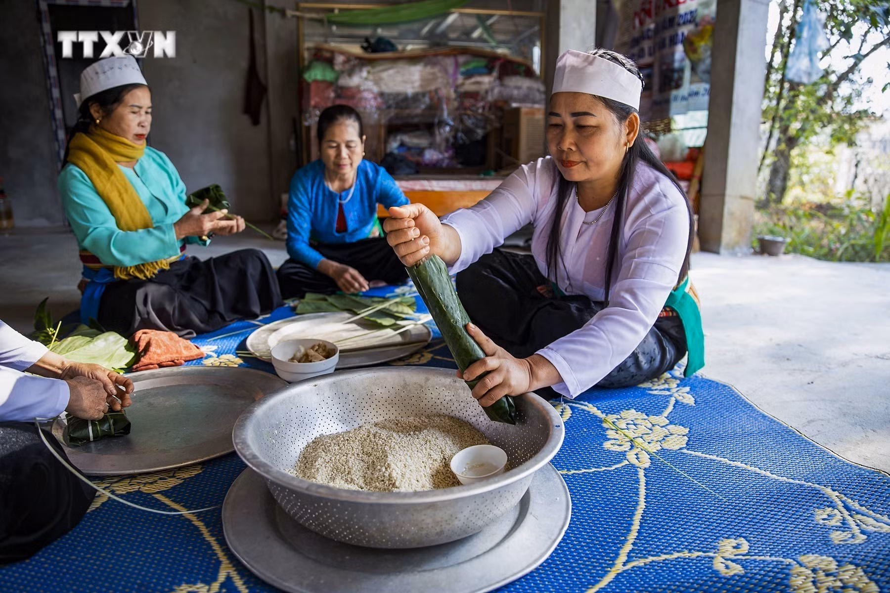 vna_potal_don_tet_nguyen_dan_cua_nguoi_muong_hoa_binh_7183671.jpg