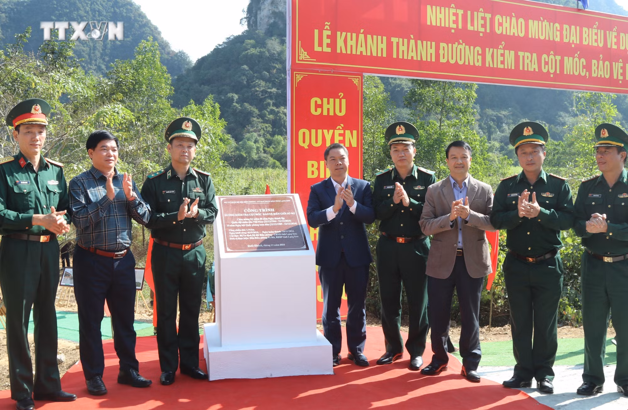 vna_potal_khanh_thanh_duong_kiem_tra_cot_moc_bao_ve_bien_gioi_lang_son_7717521.jpg