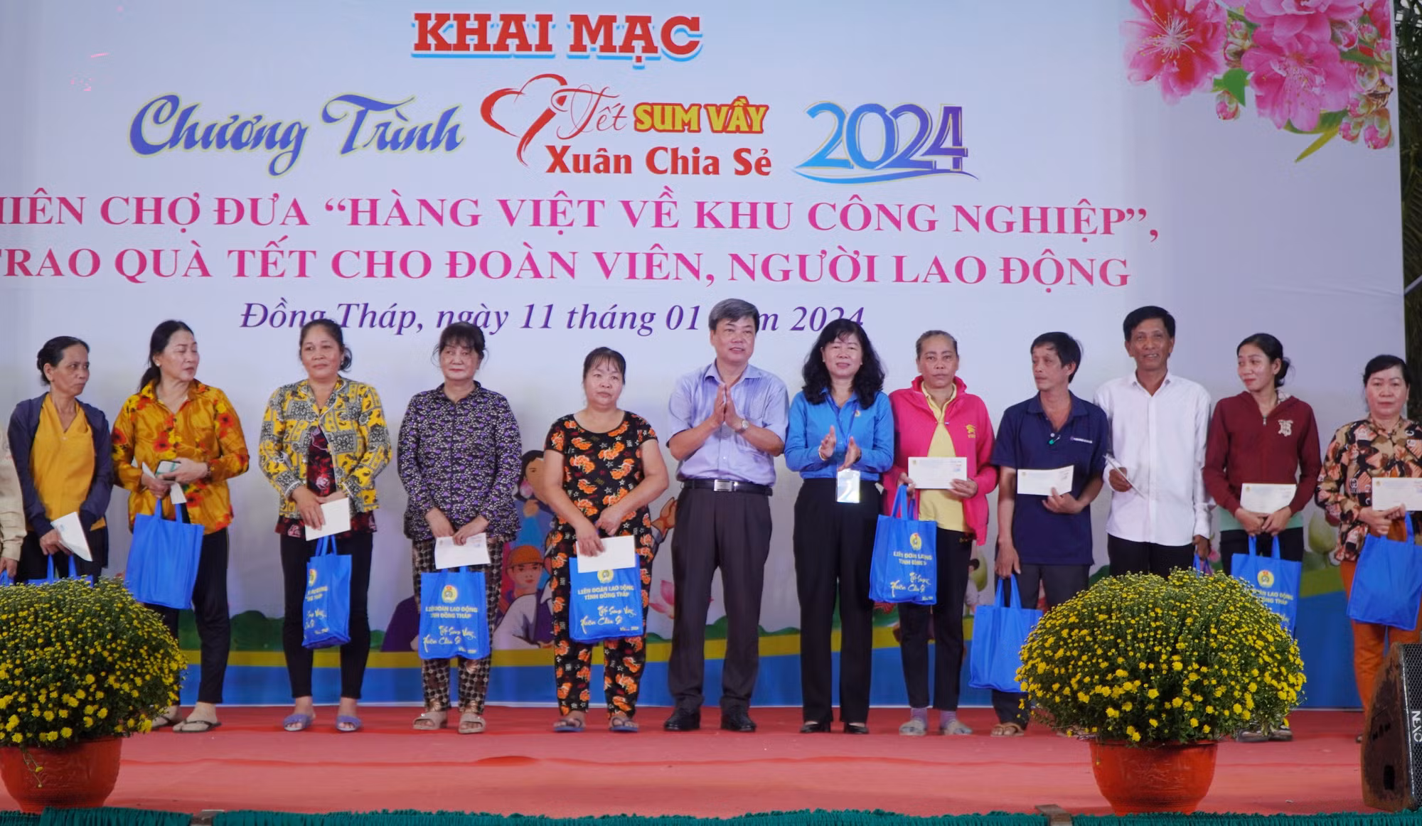 Ấm áp Chương trình “Tết Sum vầy - Xuân chia sẻ”