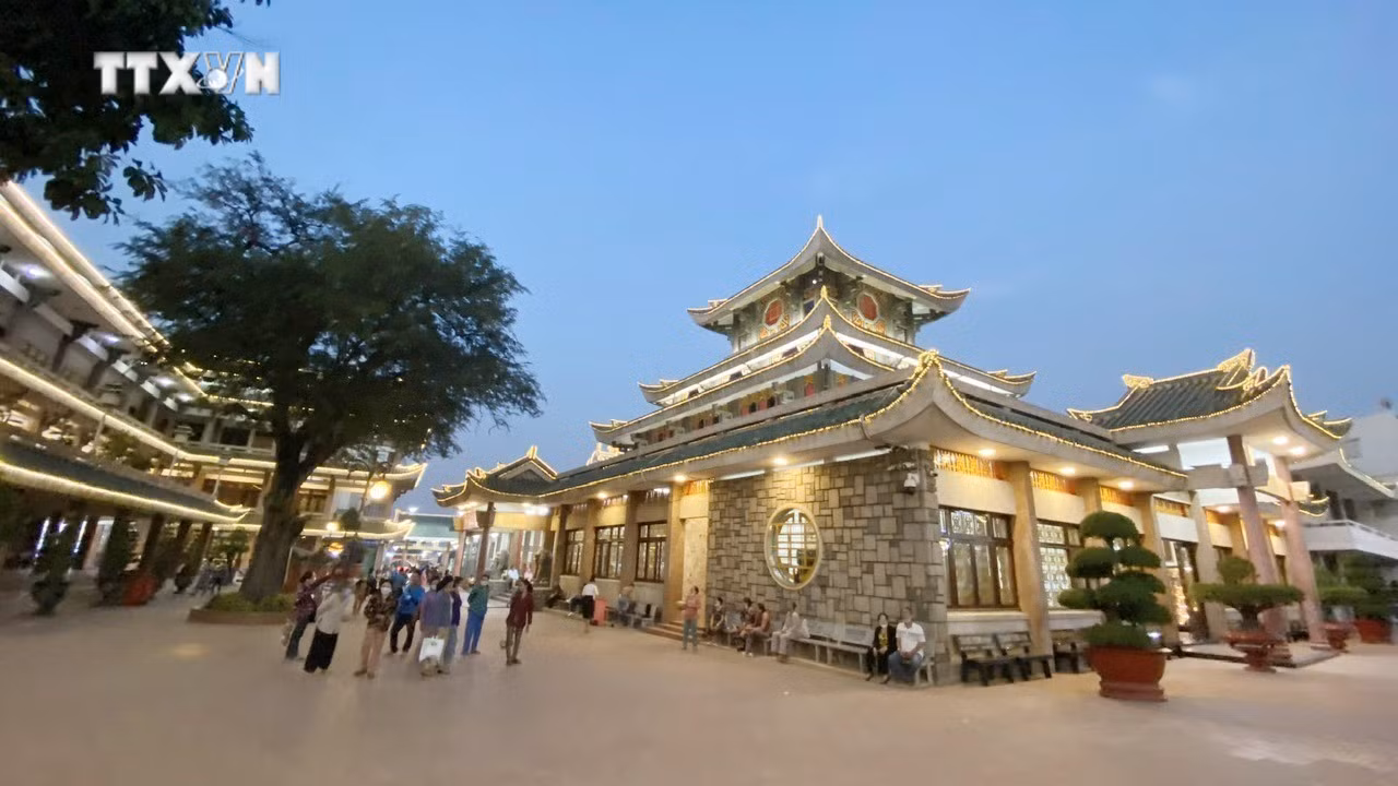 vna_potal_mien_thu_phi_7_ngay_trong_dip_le_hoi_via_ba_chua_xu_nui_sam_7391872.jpg