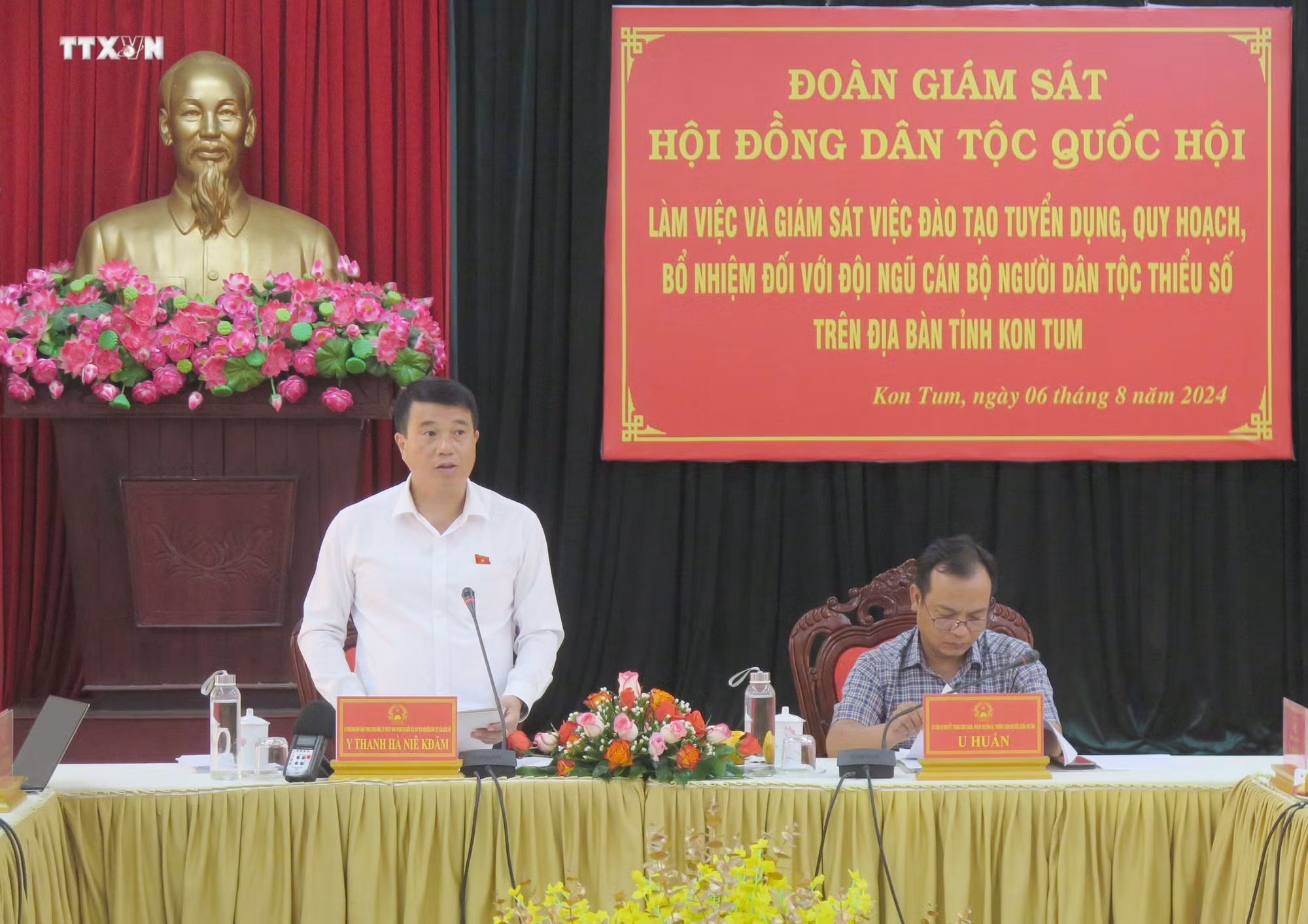 vna_potal_doan_giam_sat_cua_hoi_dong_dan_toc_quoc_hoi_lam_viec_tai_kon_tum_7524307.jpg