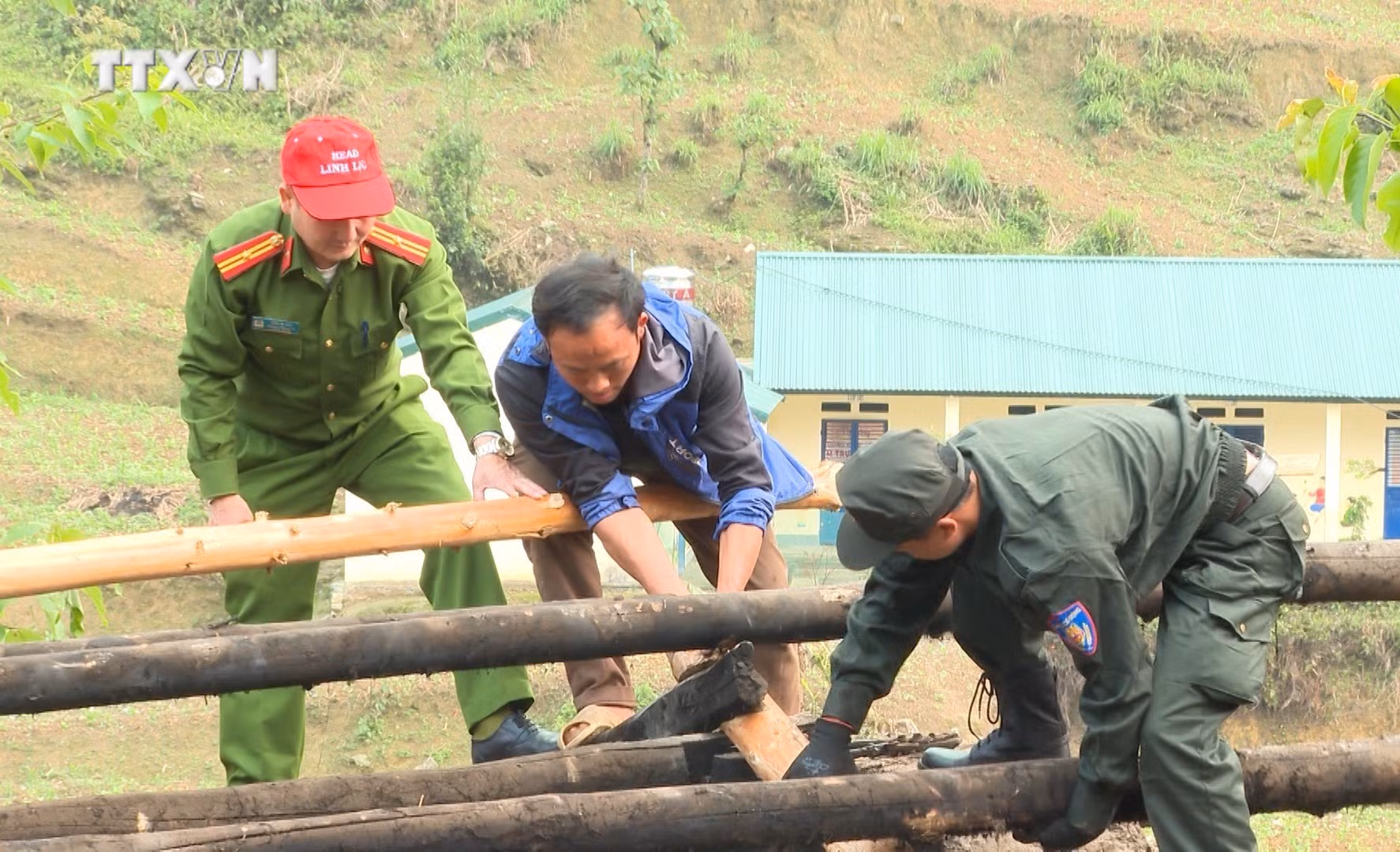 vna_potal_ha_giang_kip_thoi_ho_tro_nhan_dan_khac_phuc_hau_qua_do_mua_da_va_loc_xoay__7300312.jpg