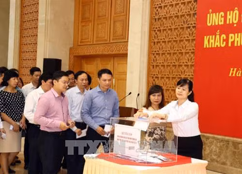 Gây quỹ hỗ trợ người dân nghèo vùng bão lũ