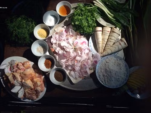 Gà mọ - món ăn đặc biệt của dân tộc Thái Mộc Châu