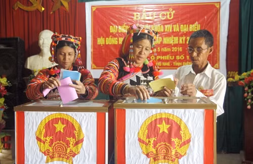 Không khí ngày bầu cử nơi cực Tây của Tổ quốc
