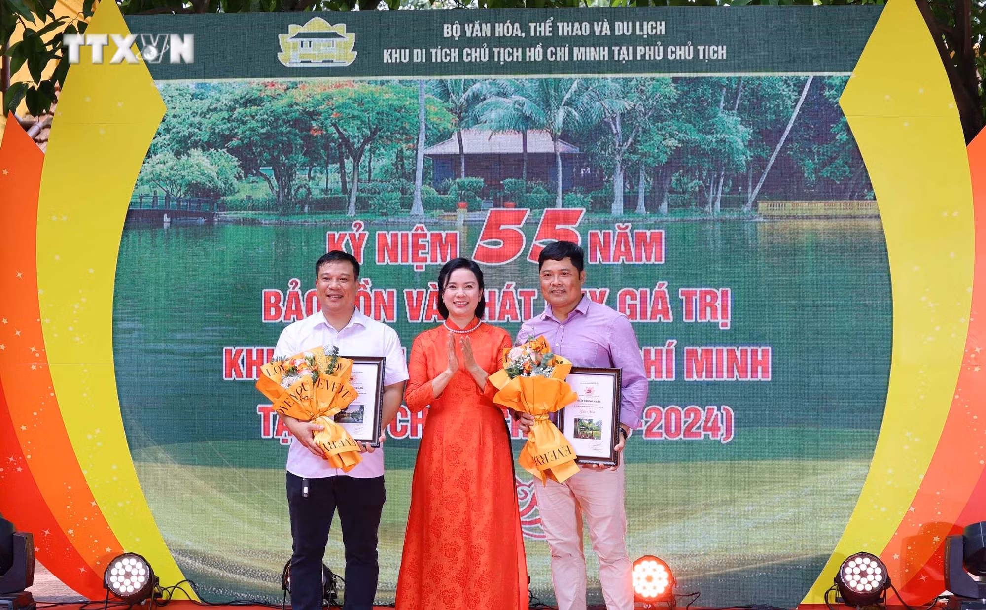 vna_potal_ky_niem_55_nam_ngay_chu_tich_ho_chi_minh_di_xa_55_nam_thuc_hien_di_chuc_thieng_lieng_cua_nguoi_55_nam_bao_ton_va_phat_huy_gia_tri_khu_di_tic_7550746.jpg