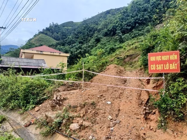 vna_potal_yen_bai_mot_truong_hoc_phai_di_doi_do_nguy_co_sat_lo_dat__7550716.jpg