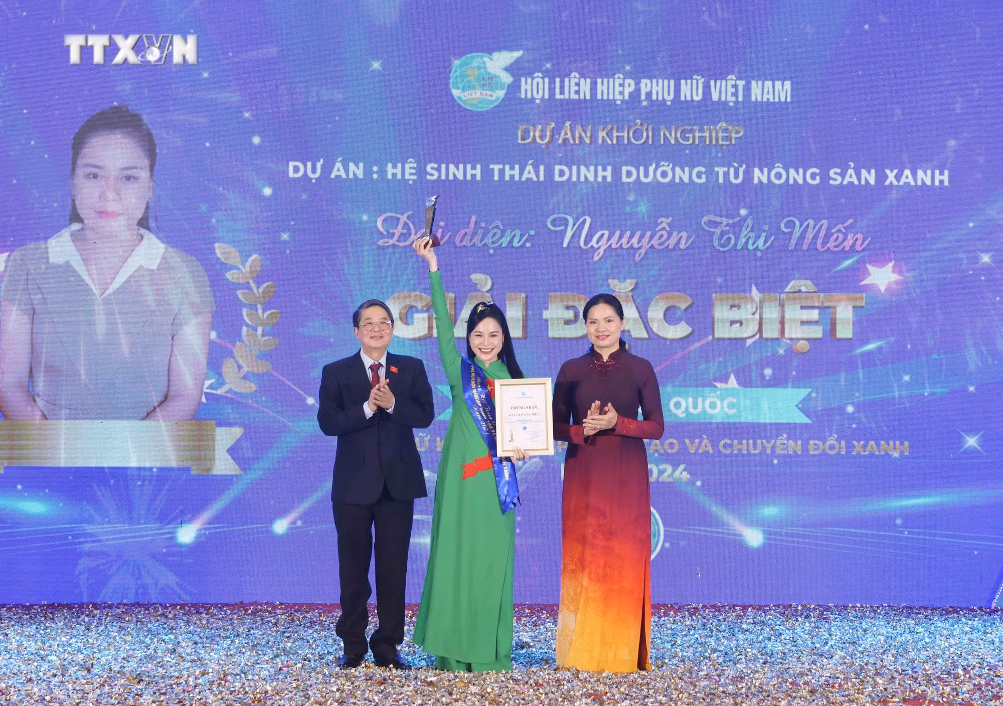 vna_potal_le_trao_giai_thuong_phu_nu_viet_nam___7647889.jpg