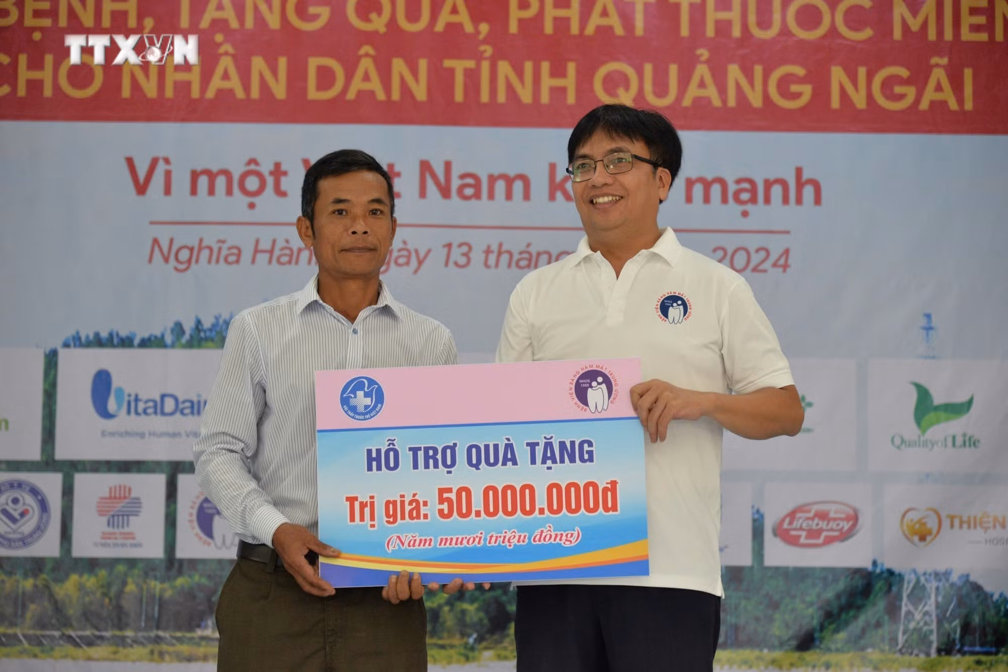 vna_potal_kham_cap_thuoc_mien_phi_cho_hon_500_nguoi_dan_quang_ngai__7648967.jpg