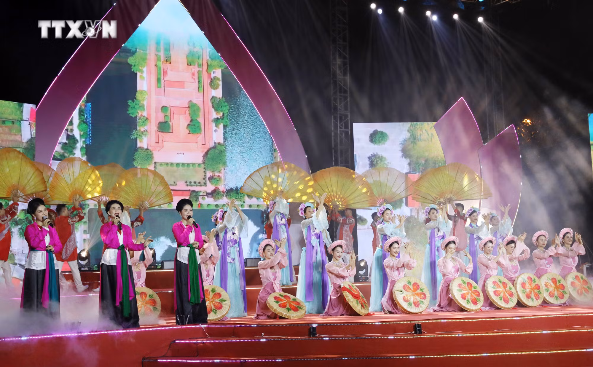 vna_potal_khai_mac_le_hoi_chua_keo_mua_thu_nam_2024_7648493.jpg