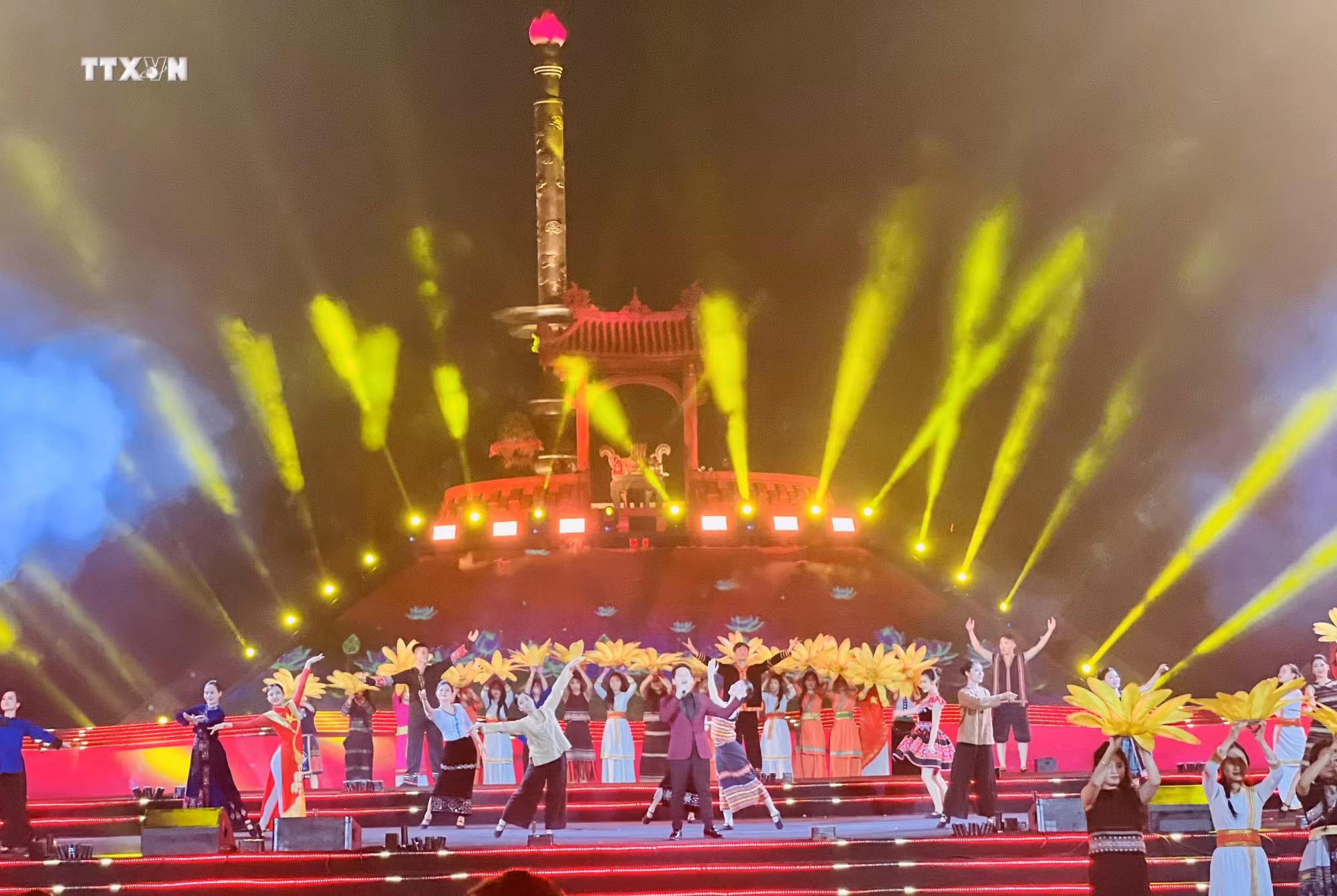 vna_potal_chuong_trinh_nghe_thuat_ban_hung_ca_bat_diet_t_7532768.jpg
