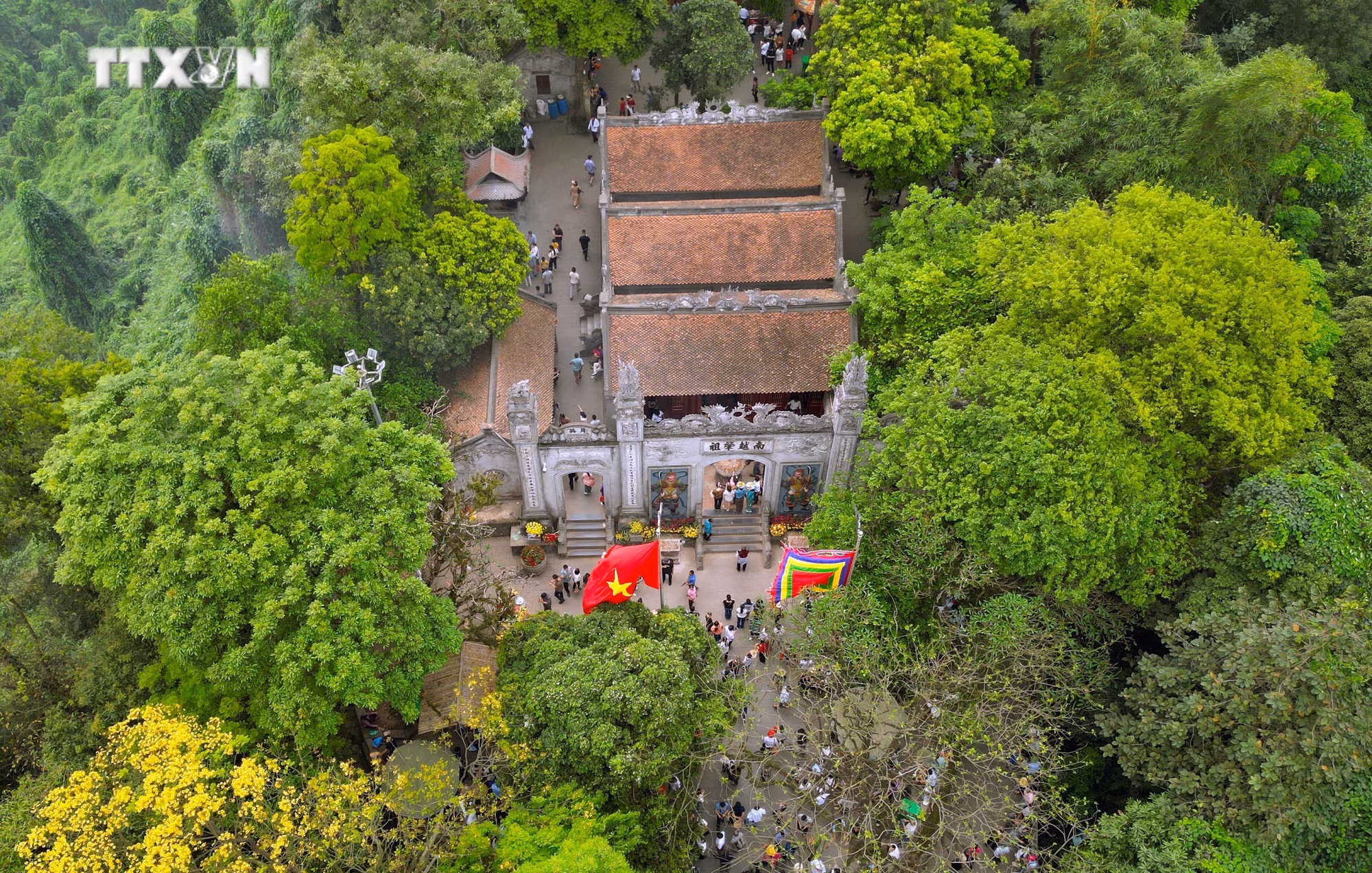vna_potal_du_khach_thap_phuong_huong_ve_dat_to_7328150.jpg