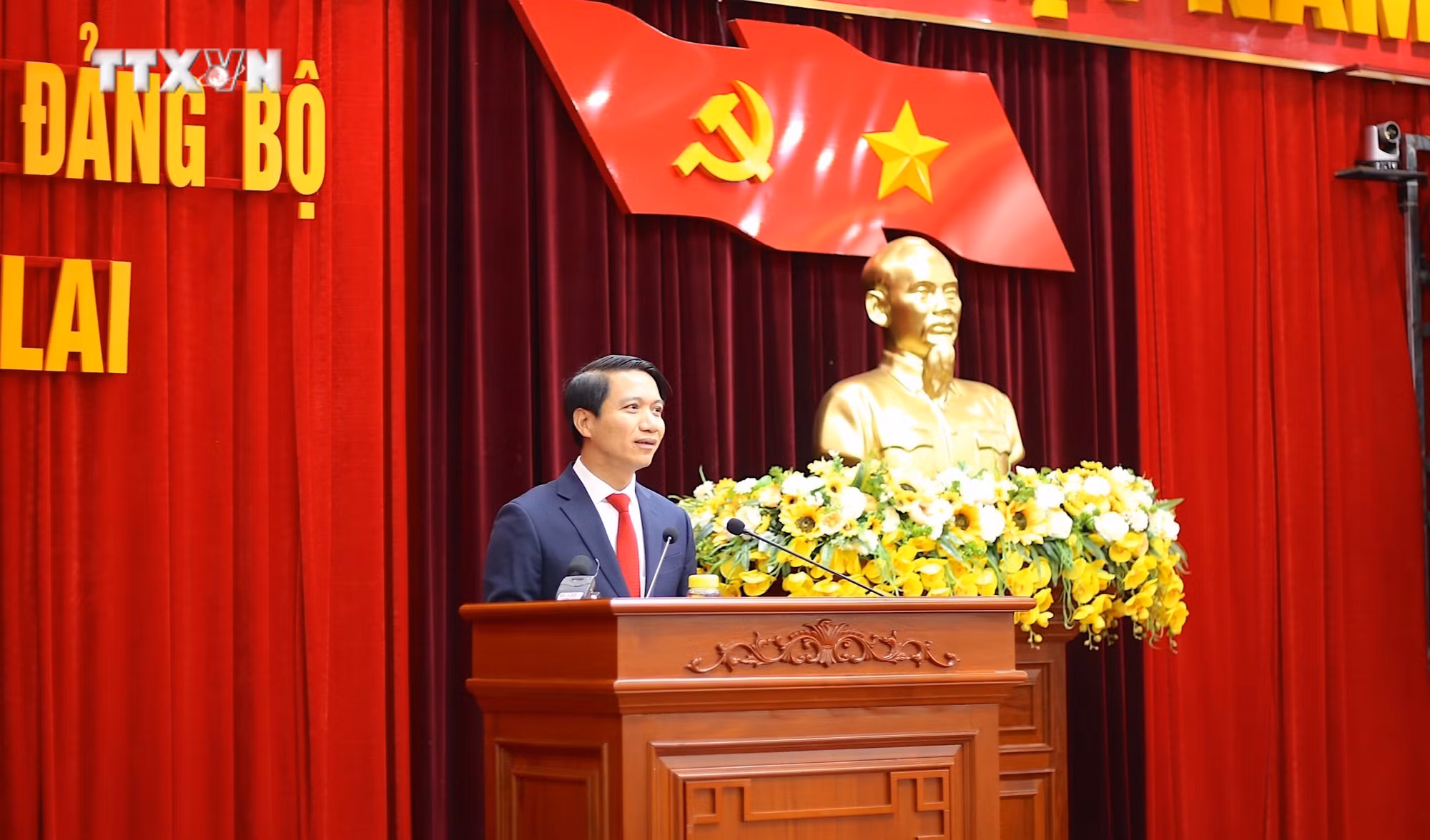 vna_potal_dieu_dong_bi_thu_thuong_truc_trung_uong_doan_nguyen_ngoc_luong_lam_pho_bi_thu_tinh_uy_gia_lai_7689363.jpg