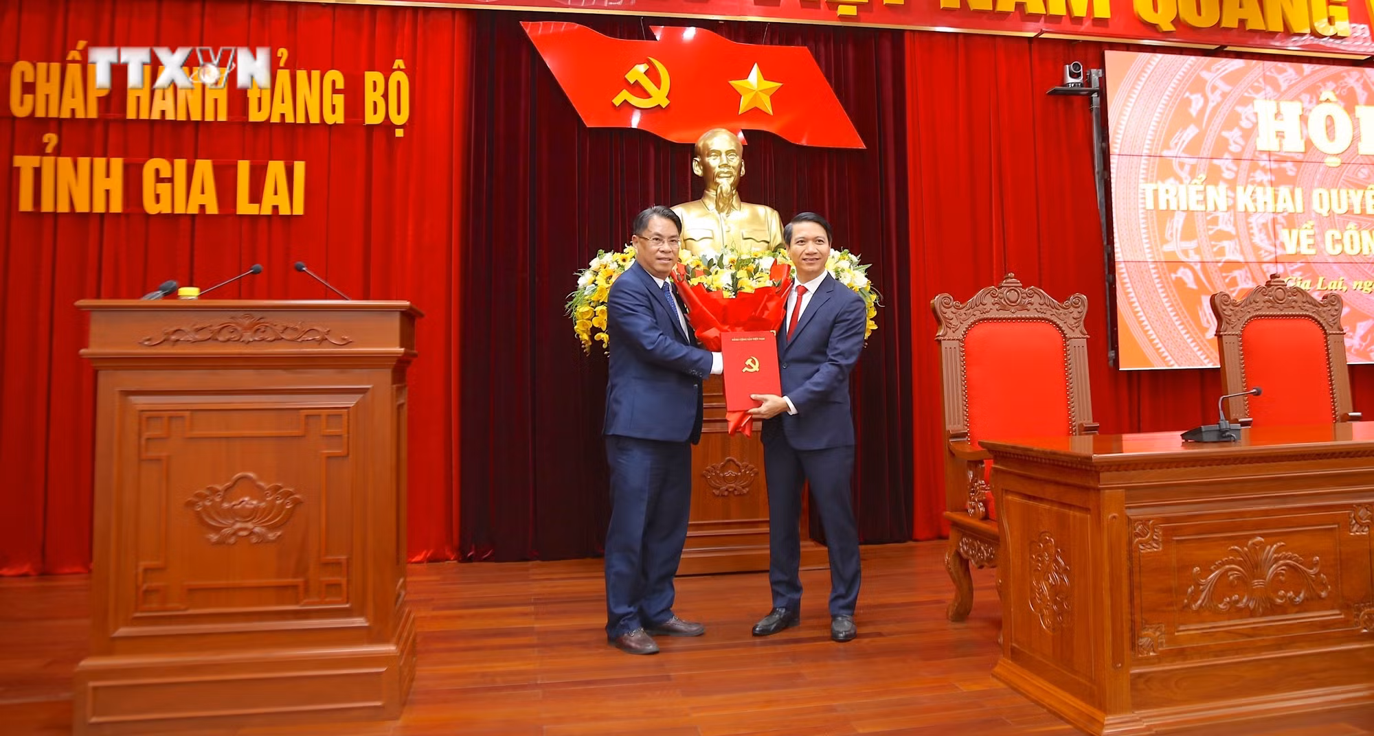 vna_potal_dieu_dong_bi_thu_thuong_truc_trung_uong_doan_nguyen_ngoc_luong_lam_pho_bi_thu_tinh_uy_gia_lai_7689359.jpg