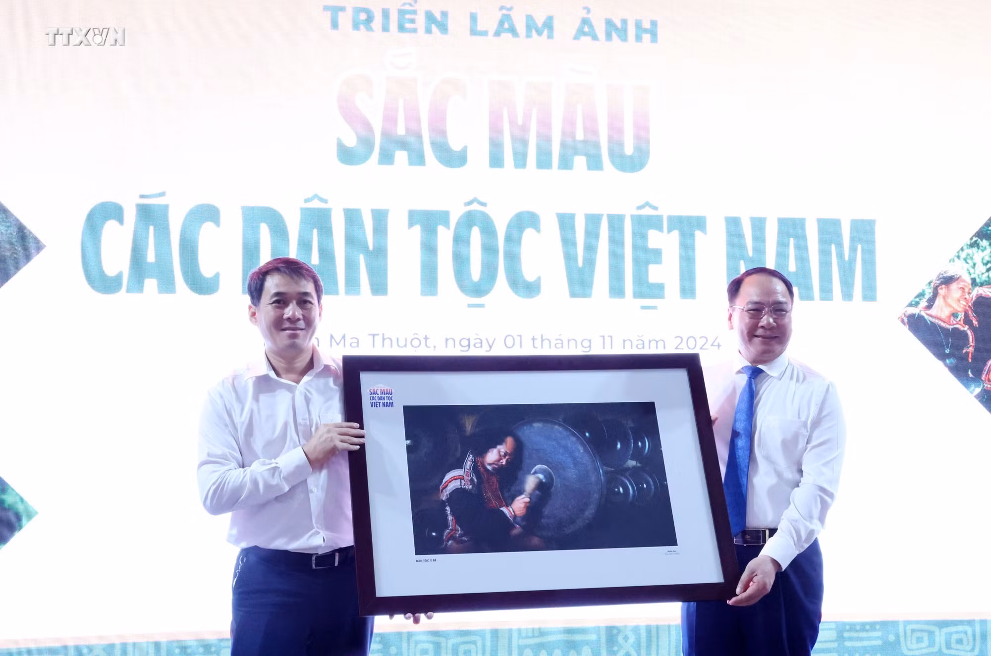 vna_potal_khai_mac_trien_lam_anh_“sac_mau_cac_dan_toc_viet_nam”_7683095.jpg