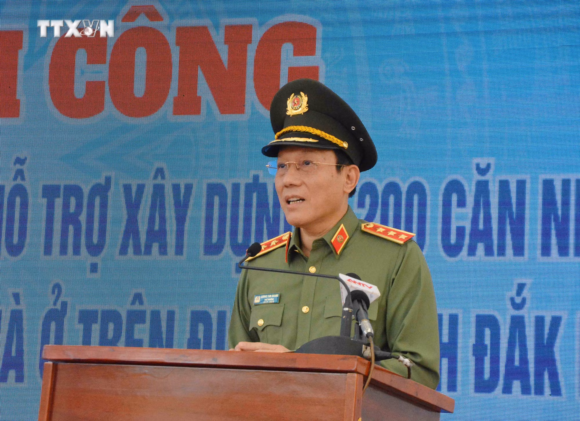 vna_potal_xay_dung_1200_can_nha_cho_ho_co_hoan_canh_kho_khan_tai_dak_lak_7282074.jpg