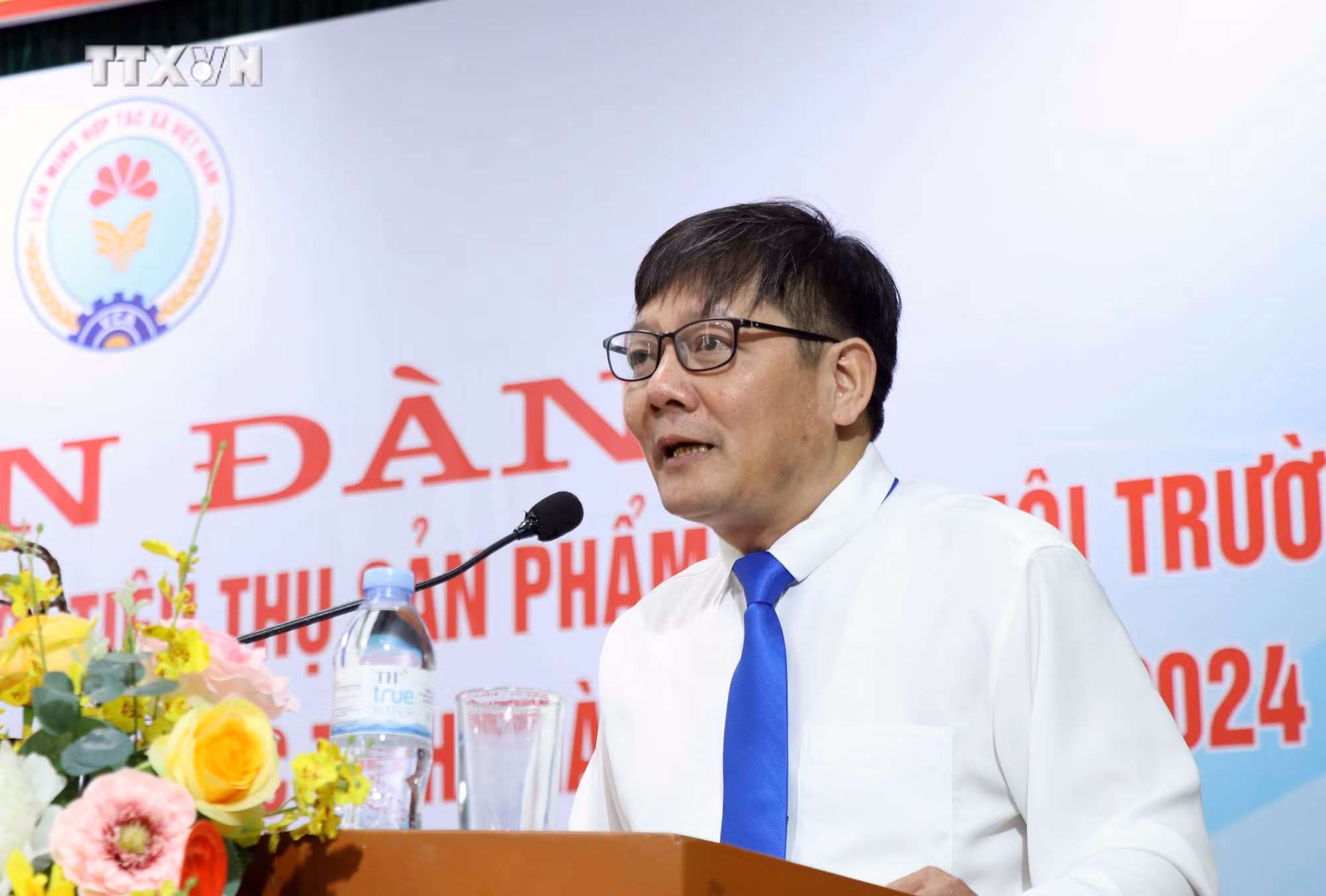 vna_potal_thai_nguyen_tuan_le_trung_bay_quang_ba_va_gioi_thieu_san_pham_tieu_bieu_cua_28_tinh_thanh_pho__7715132.jpg