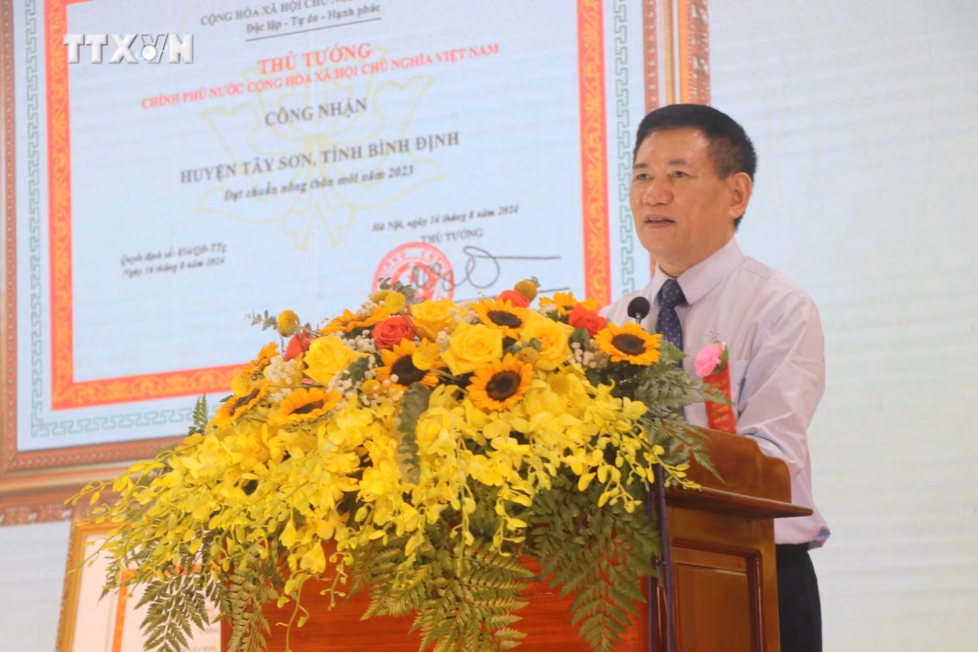 vna_potal_pho_thu_tuong_chinh_phu_ho_duc_phoc_du_le_cong_bo_huyen_tay_son_binh_dinh_dat_chuan_nong_thon_moi_7626670.jpg