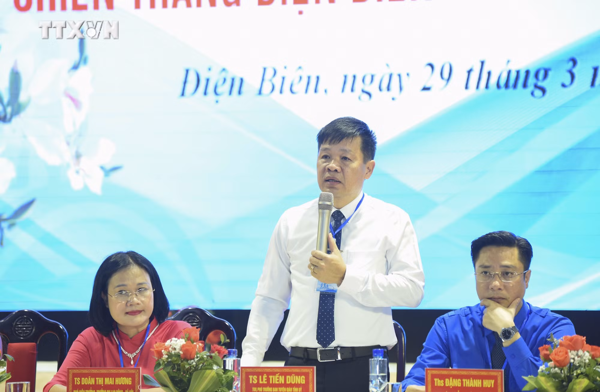 vna_potal_thanh_nien_viet_nam_phat_huy_truyen_thong_70_nam_chien_thang_dien_bien_phu_xay_dung_va_bao_ve_to_quoc_7296333.jpg