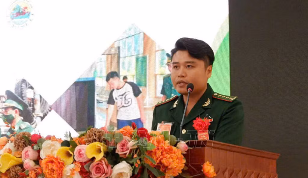 Phạm Văn Bé Em.jpg