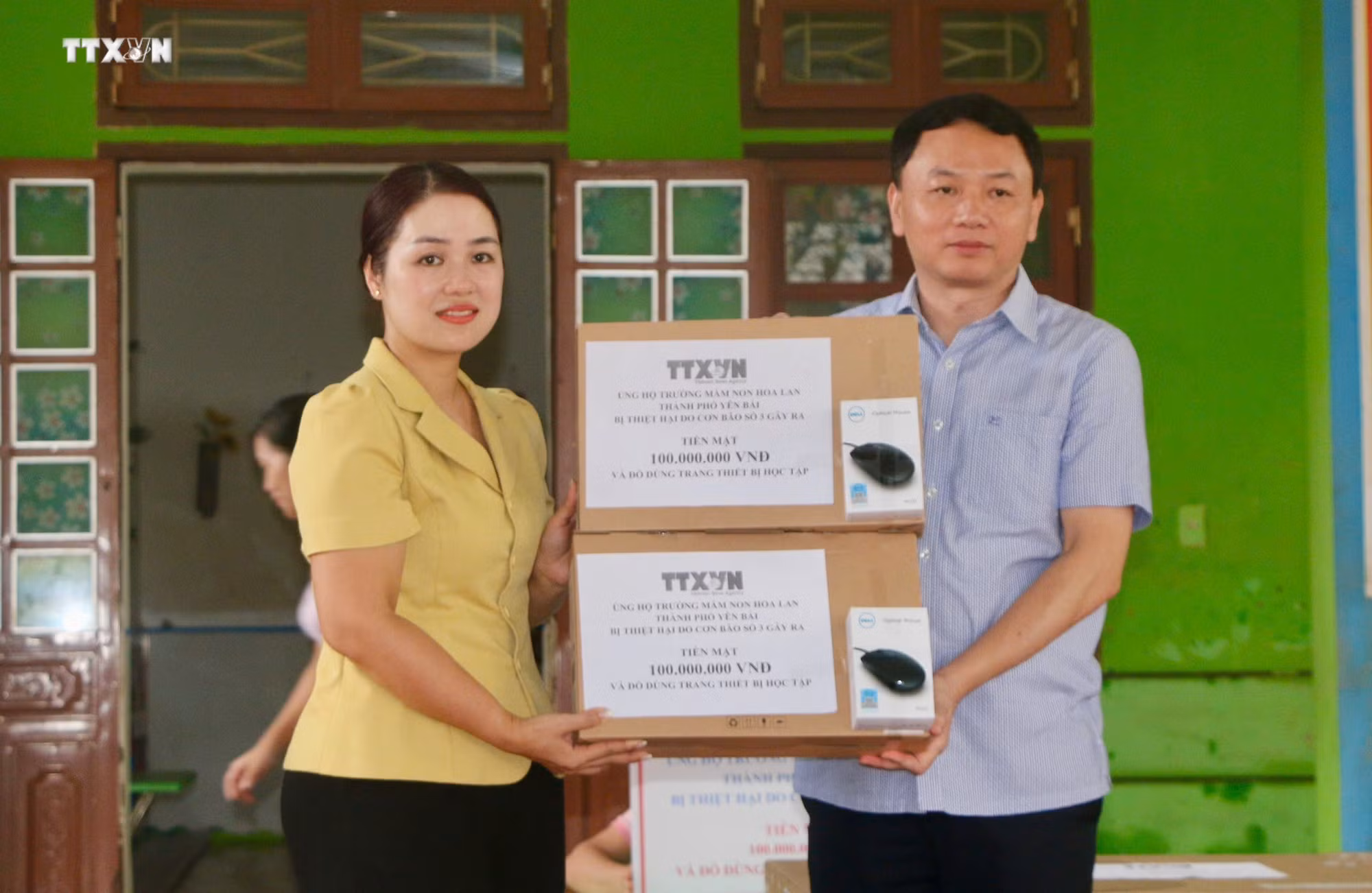 vna_potal_ttxvn_tang_qua_ho_tro_truong_hoc_tai_yen_bai_khac_phuc_thiet_hai_bao_so_3__7610132.jpg