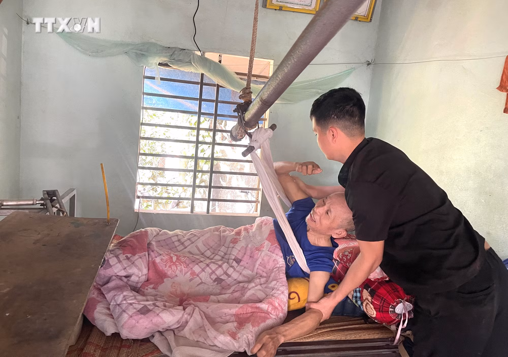 vna_potal_thang_thanh_nien_khoi_nghiep_tu_mo_hinh_sang_che_xe_lan_danh_cho_nguoi_khuyet_tat_7288875.jpeg
