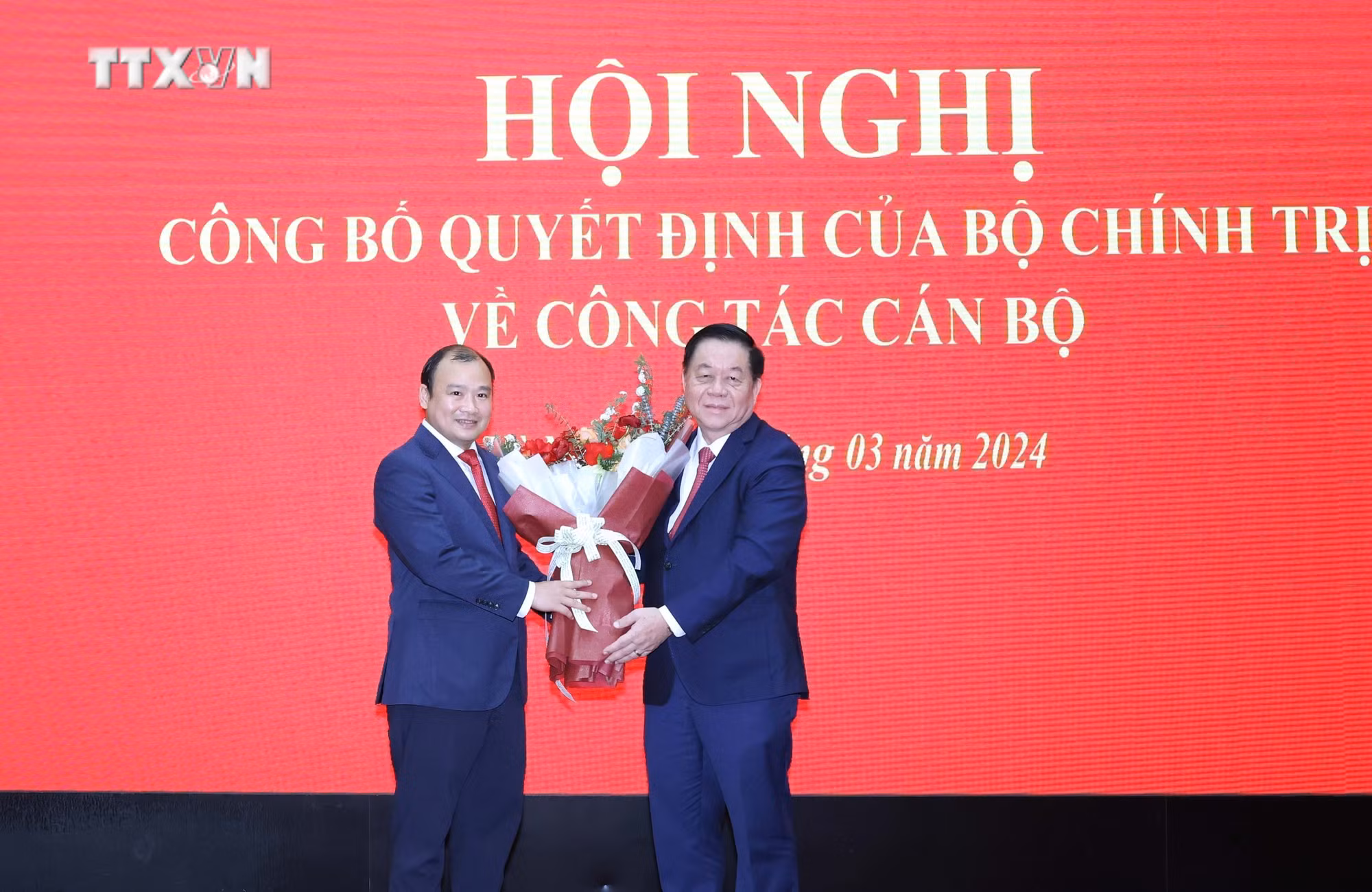 vna_potal_dong_chi_le_hai_binh_giu_chuc_tong_bien_tap_tap_chi_cong_san_7288387 (1).jpg