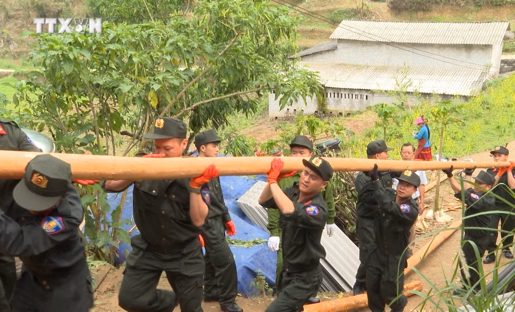 vna_potal_ha_giang_kip_thoi_ho_tro_nhan_dan_khac_phuc_hau_qua_do_mua_da_va_loc_xoay__7300313.jpg