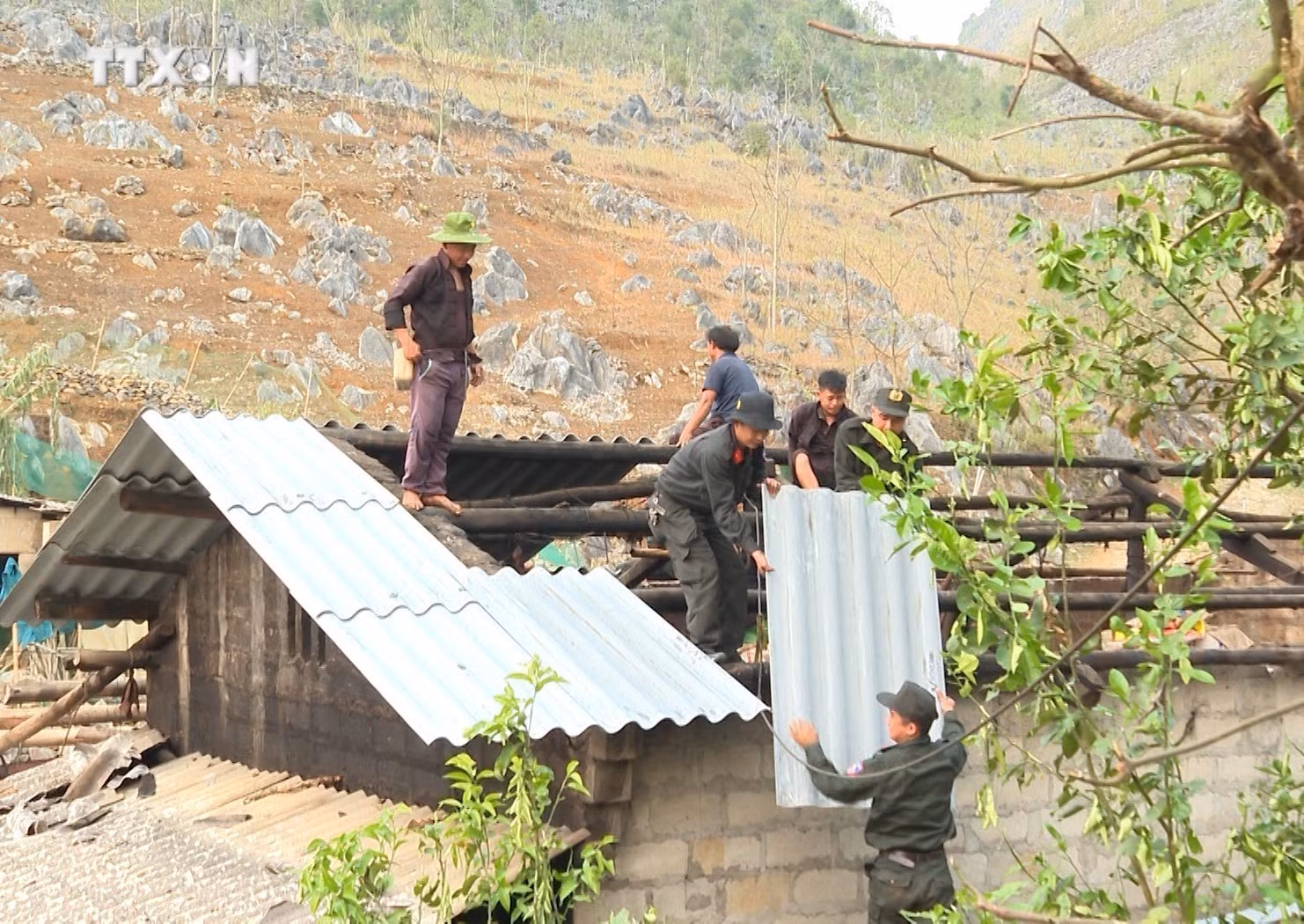 vna_potal_ha_giang_kip_thoi_ho_tro_nhan_dan_khac_phuc_hau_qua_do_mua_da_va_loc_xoay__7300315.jpg